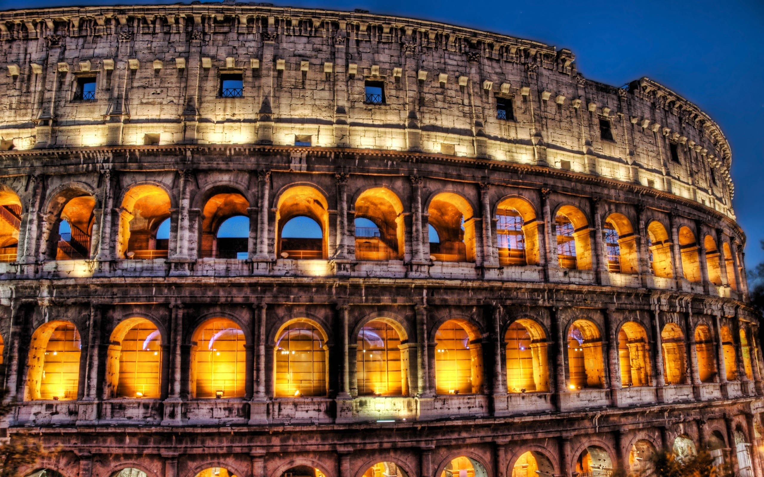 Colosseo, Roma, Archi illuminati, Crepuscolo, 2K, wallpaper desktop