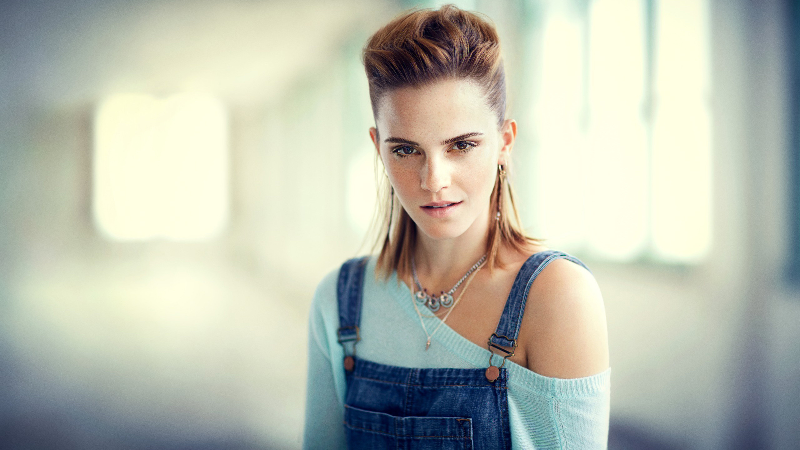 Emma Watson, Salopette in jeans, Ciuffo, 2K, wallpaper per PC