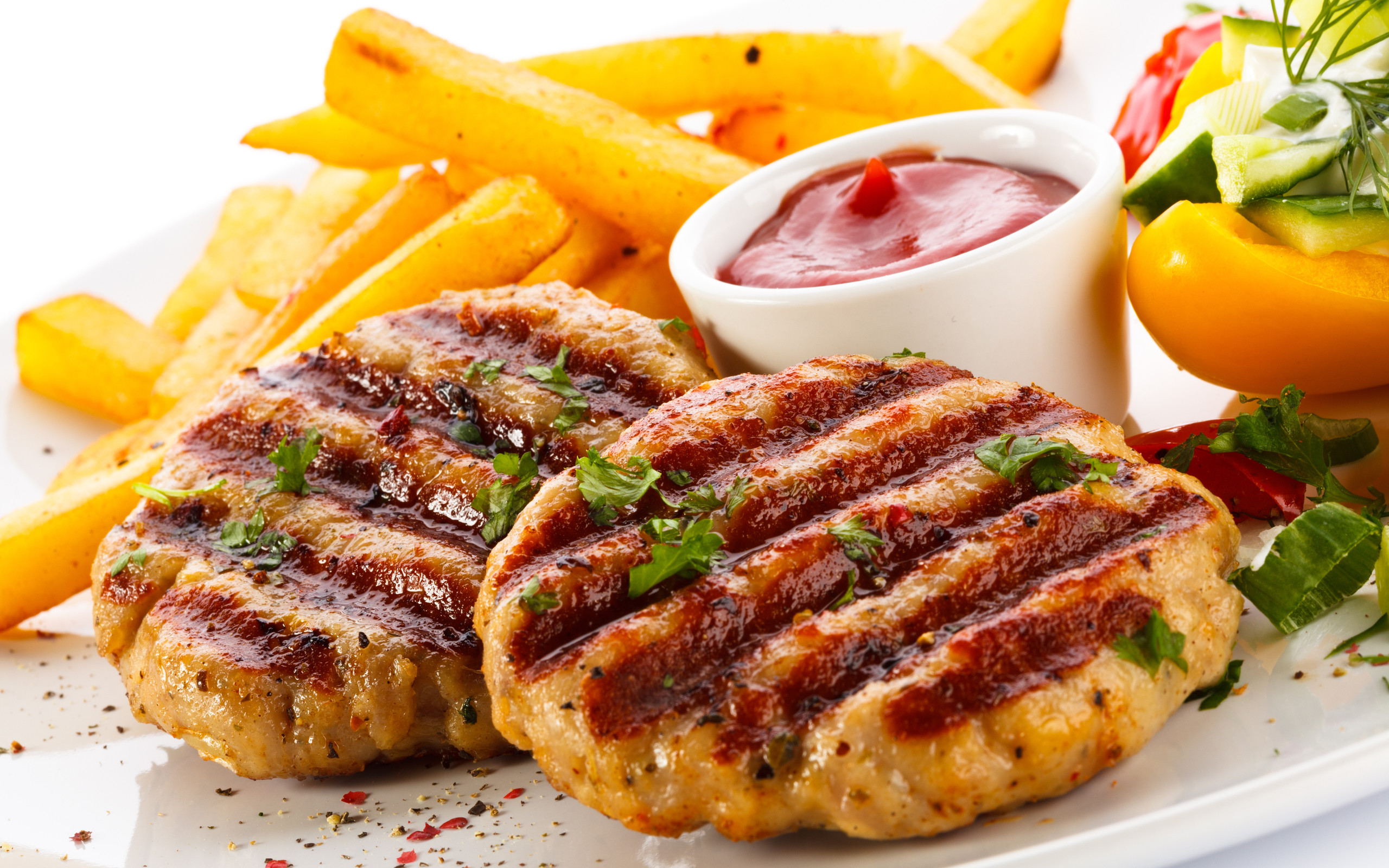 Hamburger di carne, Grigliata, Patatine fritte, Salsa, 2K, sfondo Windows 11