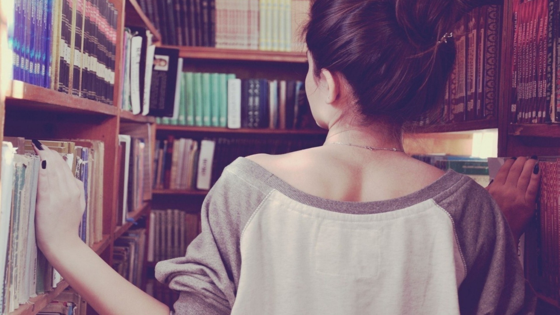 Ragazza in biblioteca, Scaffali, Libri, Vintage, 16:9 Full HD, sfondo widescreen