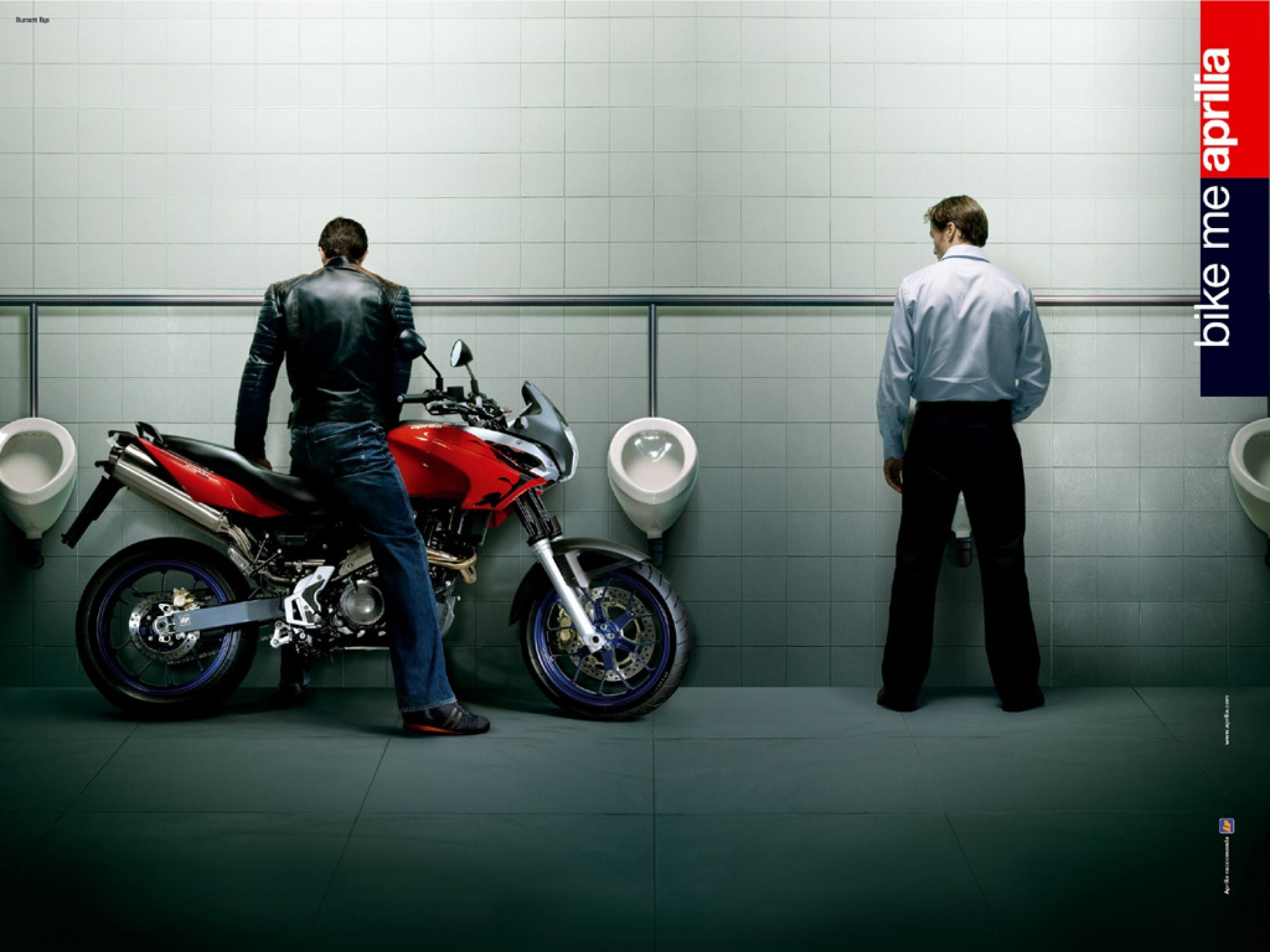 Aprilia, Pubblicità, Bagno, Umorismo, Full HD, schermata di blocco iPad
