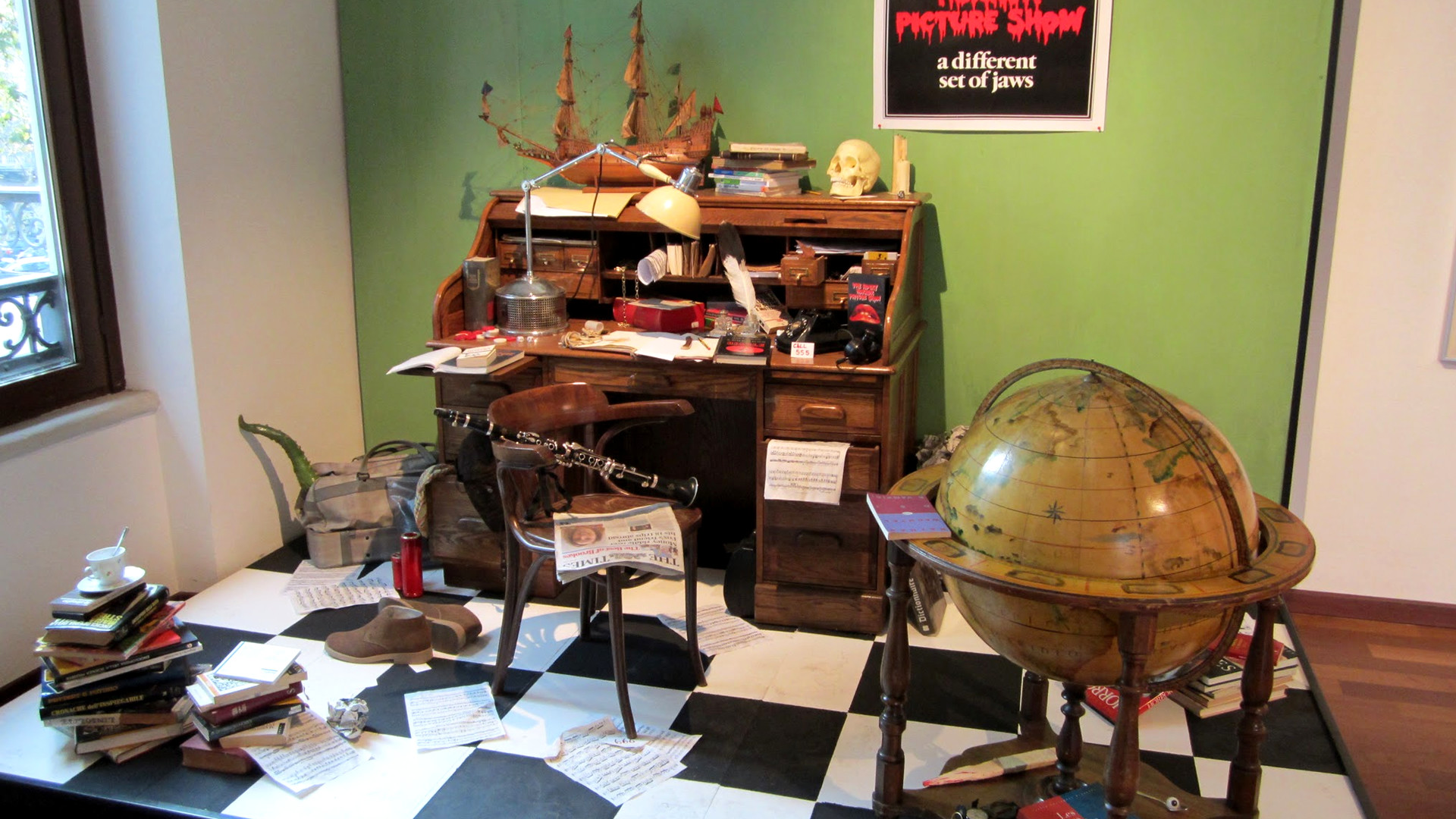 Studio di Dylan Dog, Mostra, Mappamondo, Scrivania, 16:9 Full HD, sfondo widescreen