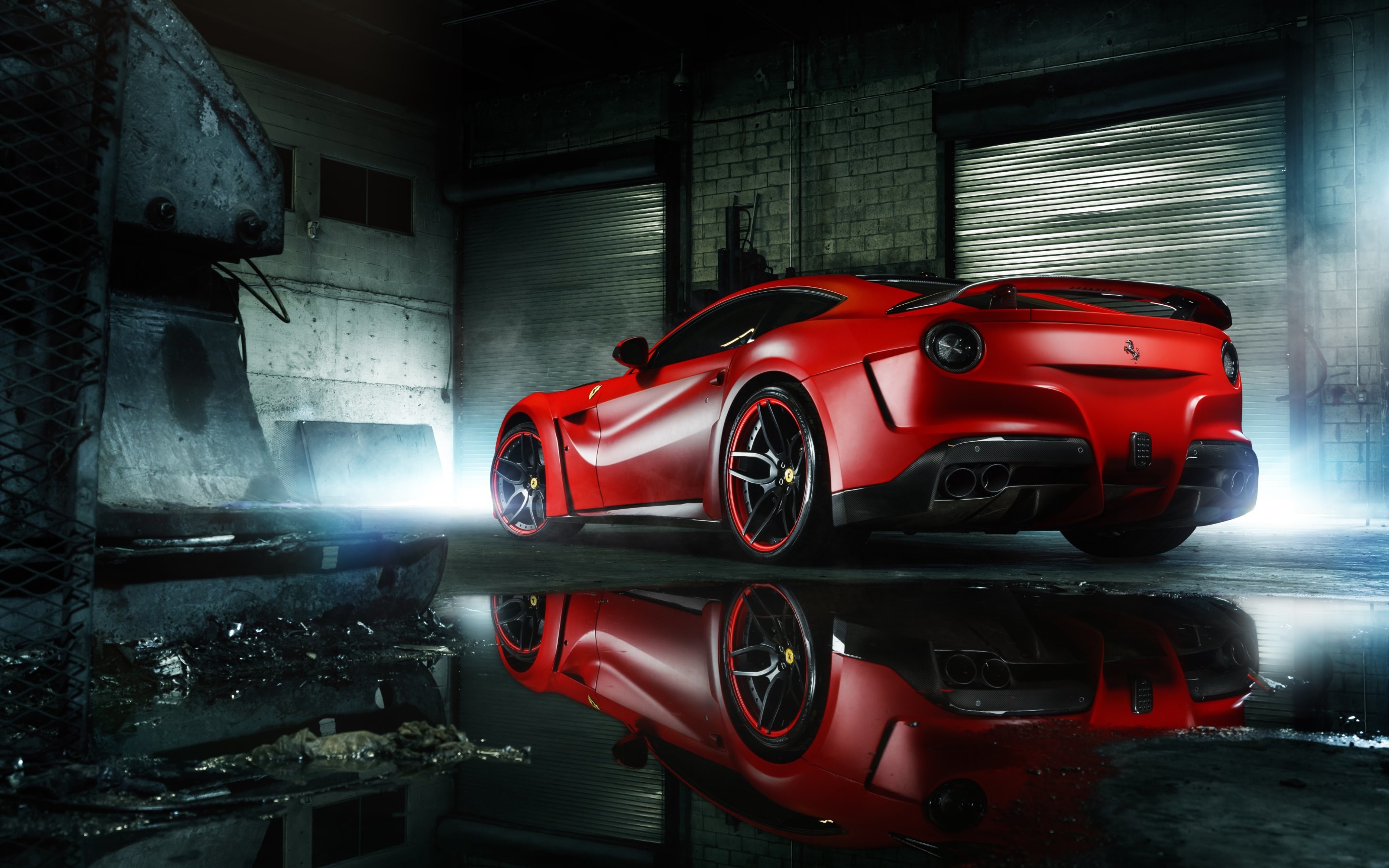 Ferrari F12berlinetta, Riflesso, Garage, 2880x1800, immagine di sfondo