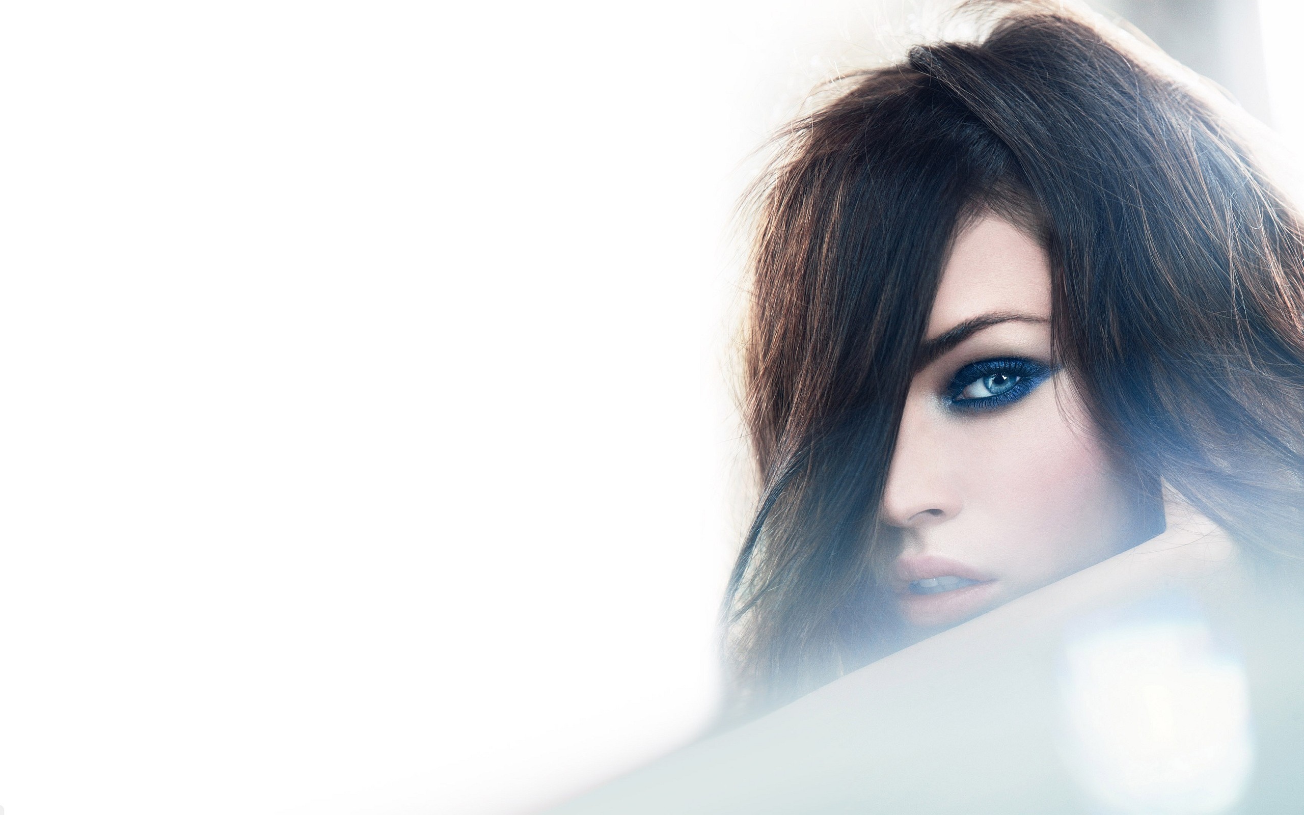 Megan Fox, Occhi azzurri, Toni chiari, Ritratto, 2K, sfondo per portatile