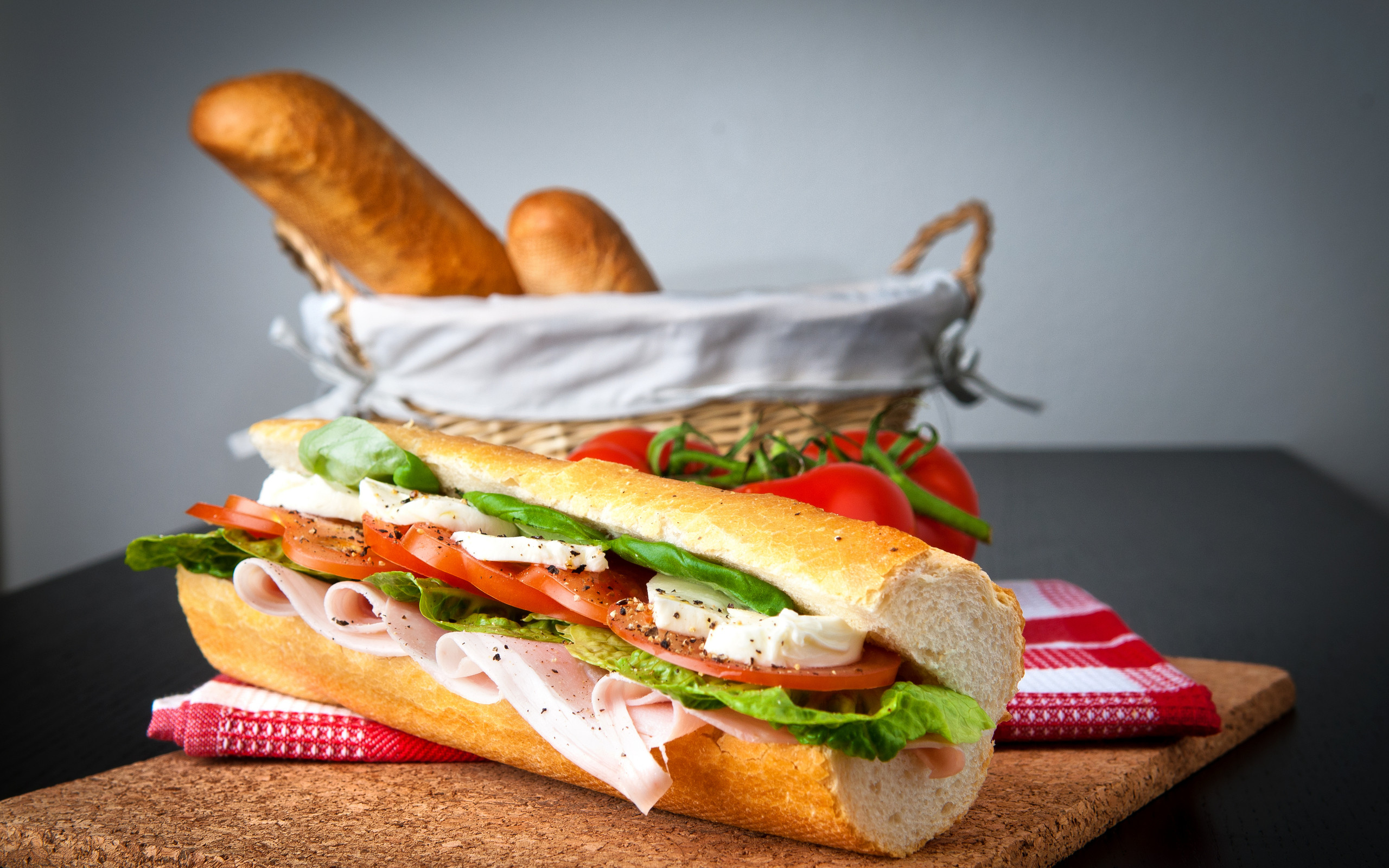 Panino, Baguette, Prosciutto, Cestino, 2K, sfondo per PC