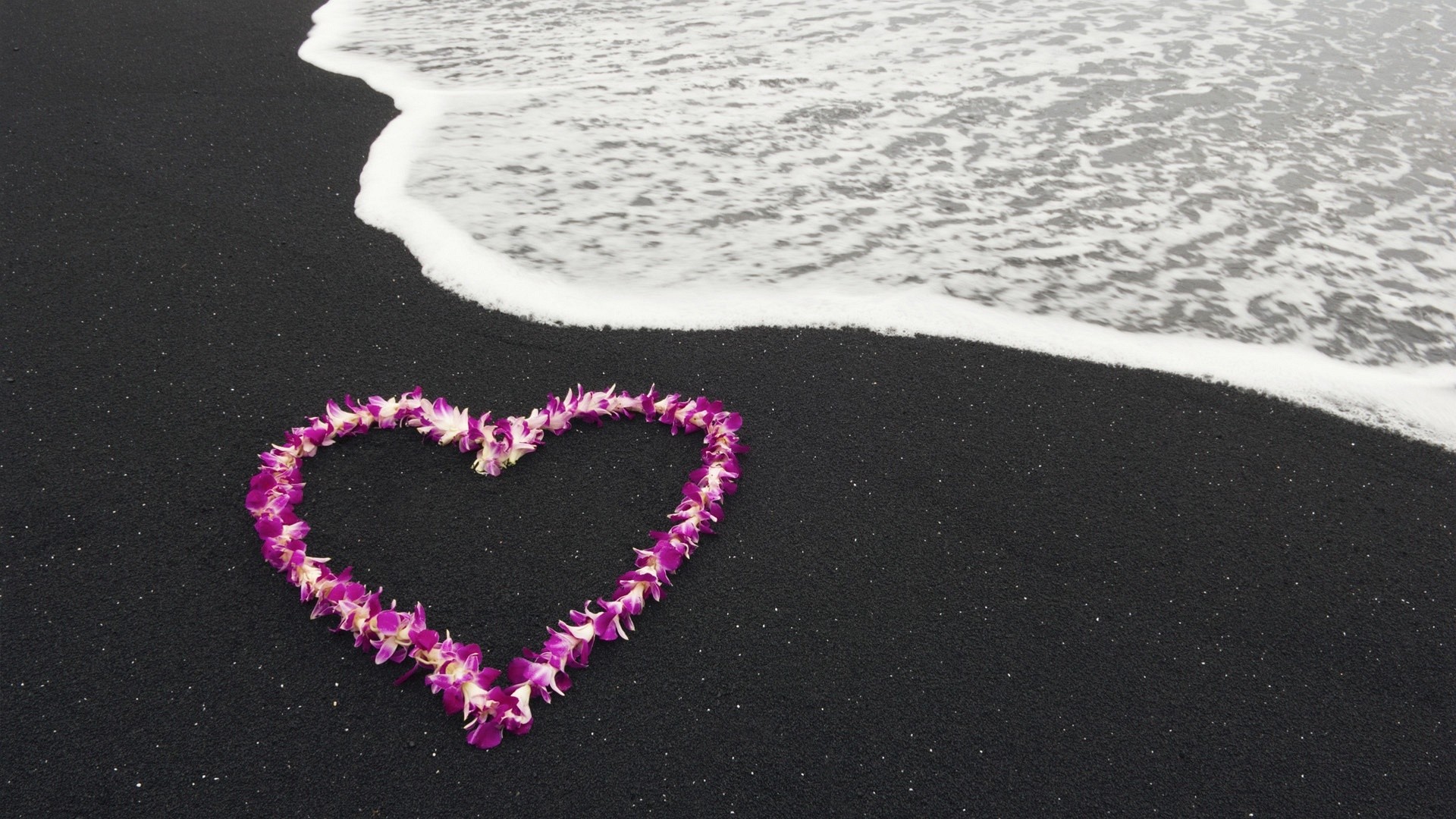 Cuore di fiori, Spiaggia, Sabbia nera, Onda, Full HD, sfondo desktop