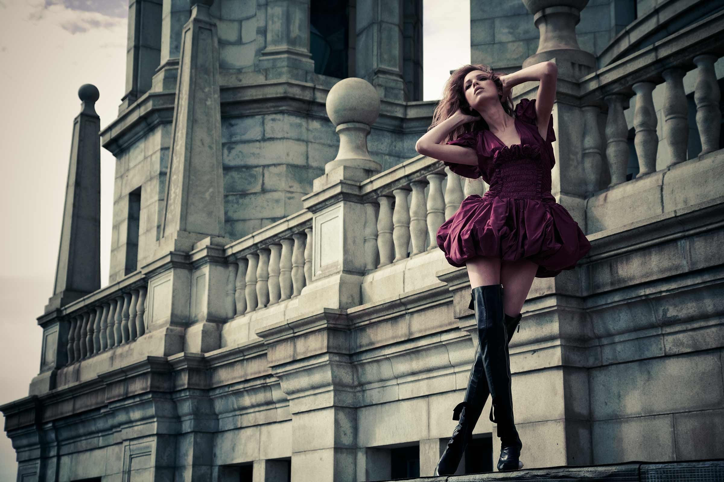Modella, Abito bordeaux, Stivali, Edificio storico, Full HD, sfondo per portatile