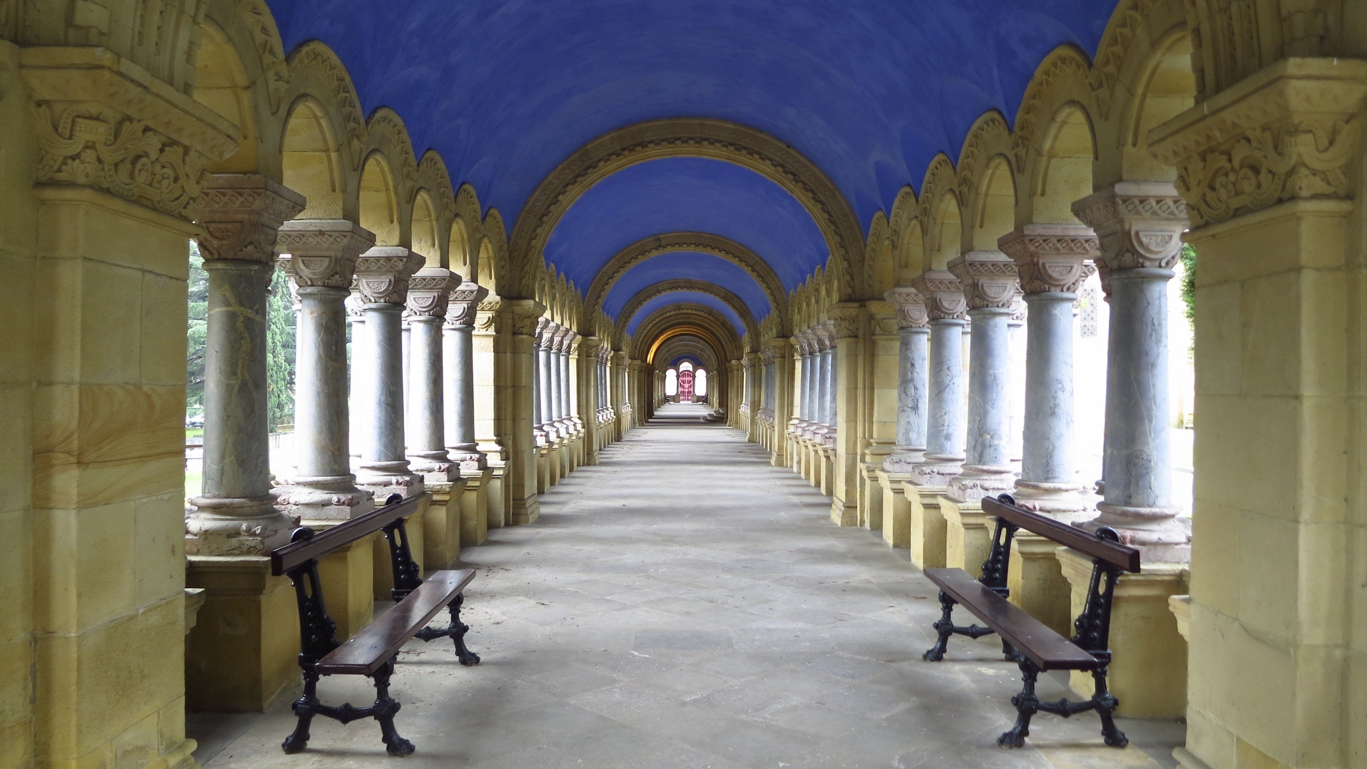Porticato, Colonne, Archi, Panchine, Prospettiva, 2K, sfondo per PC