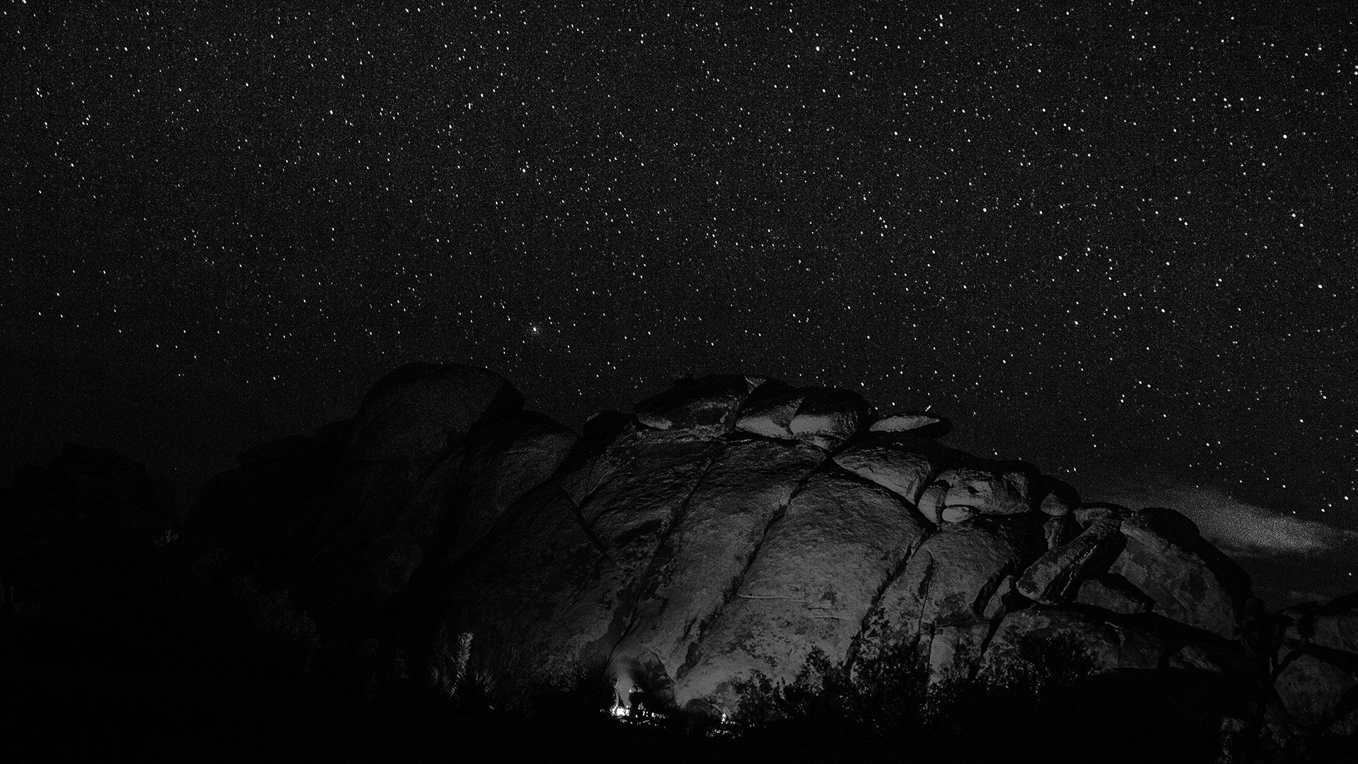 Cielo stellato, Rocce, Bianco e nero, Notte, 1920x1080, wallpaper desktop