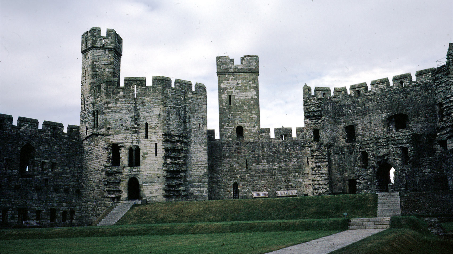 Castello di Caernarfon, Galles, Torri, Mura, Prato, 1920x1080, sfondo per PC