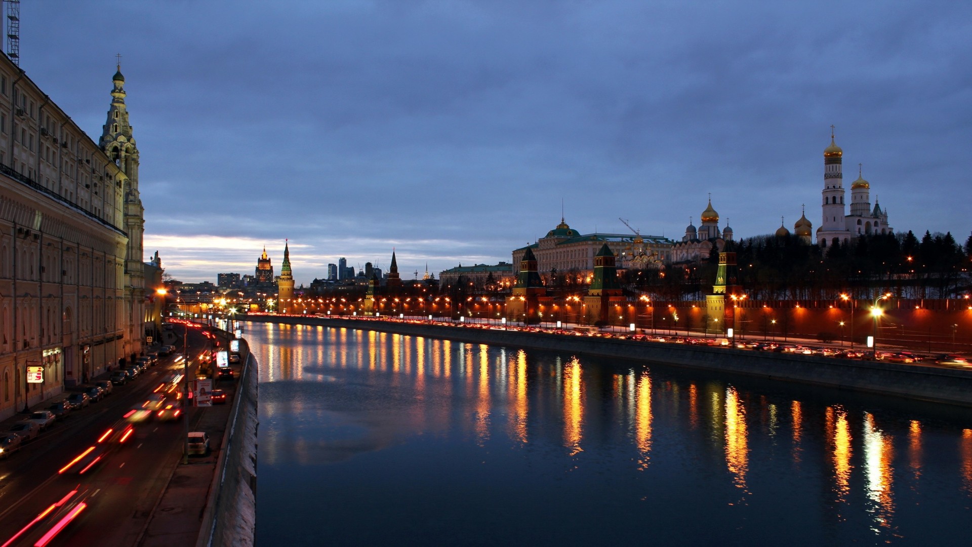 Cremlino di Mosca, Fiume Moscova, Mosca, Russia, Notte, Luci della città, sfondo desktop Full HD