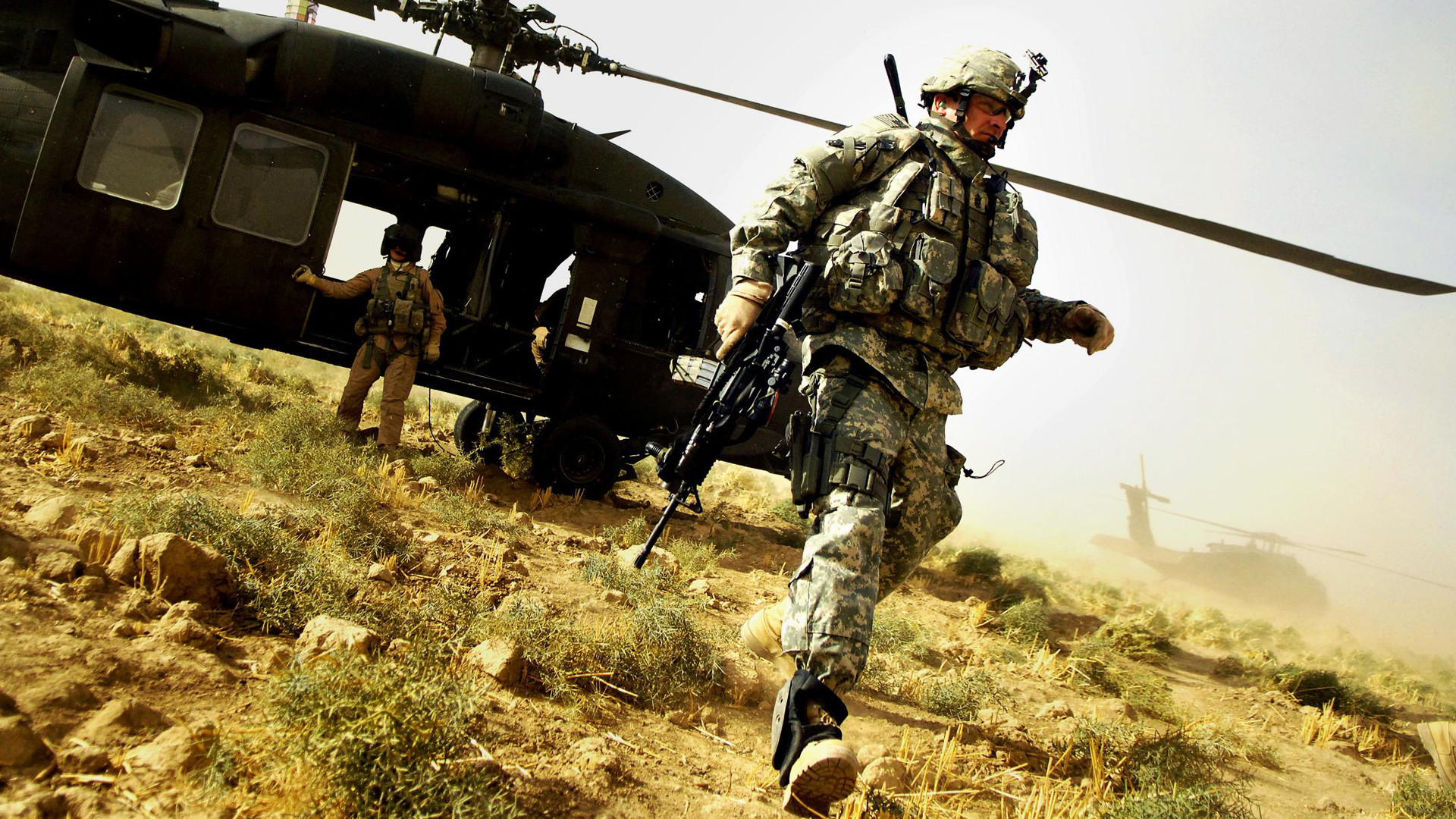 UH-60 Black Hawk, Soldati, Sbarco, Mimetica, Deserto, Full HD, wallpaper per computer