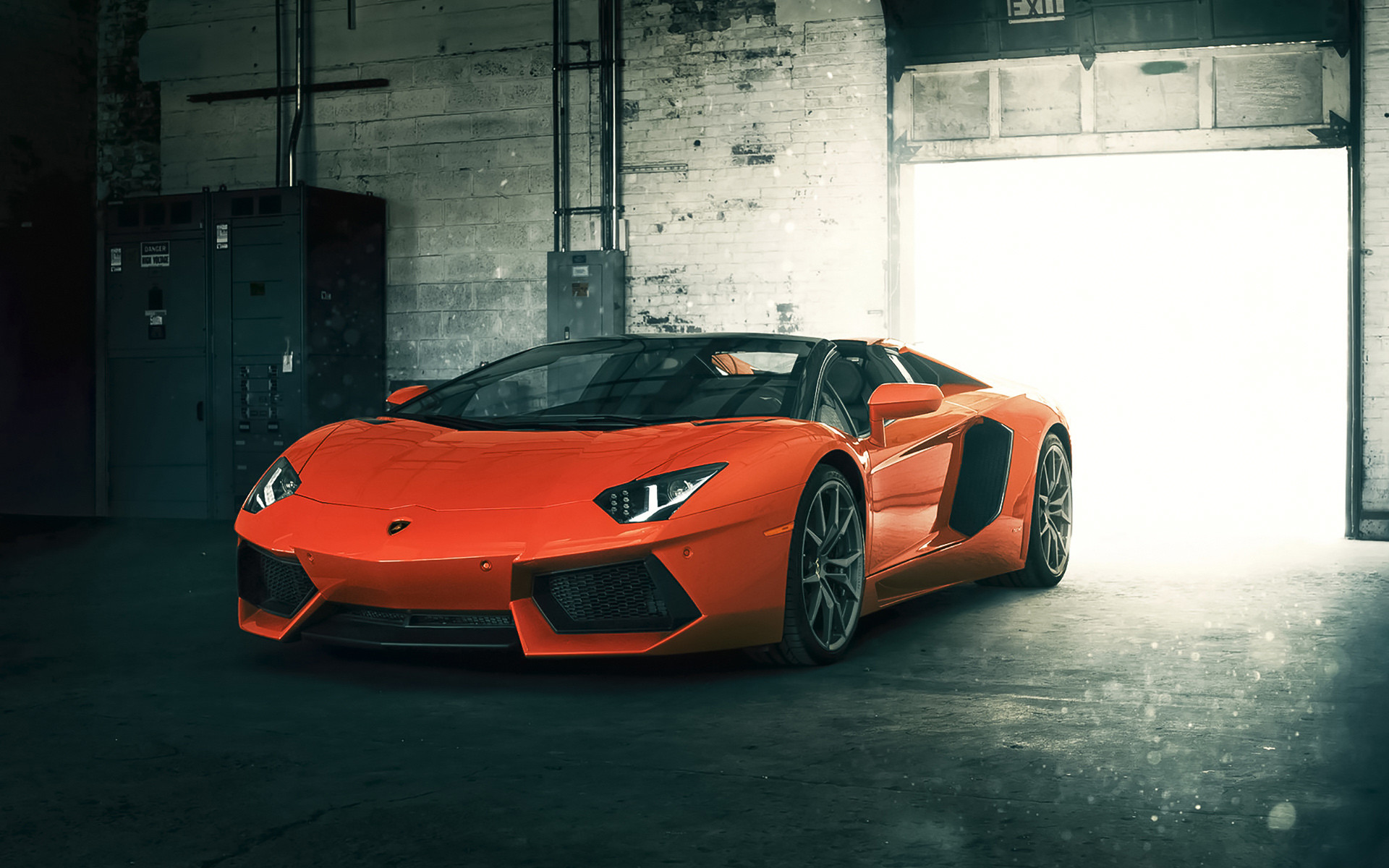 Lamborghini Aventador Roadster, Arancione, Capannone, 16:10 Full HD, sfondo widescreen
