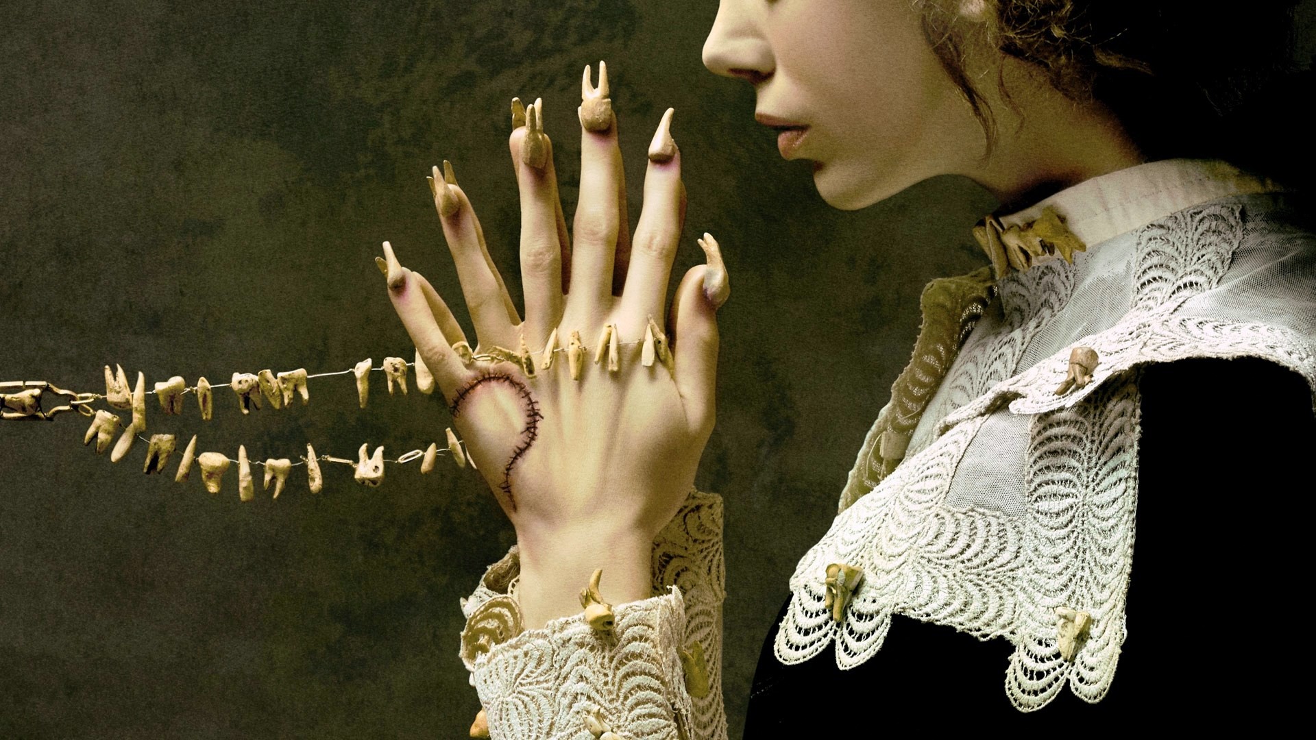 American Horror Story: Coven, Mano, Collana di denti, Colletto in pizzo, Poster, sfondo desktop