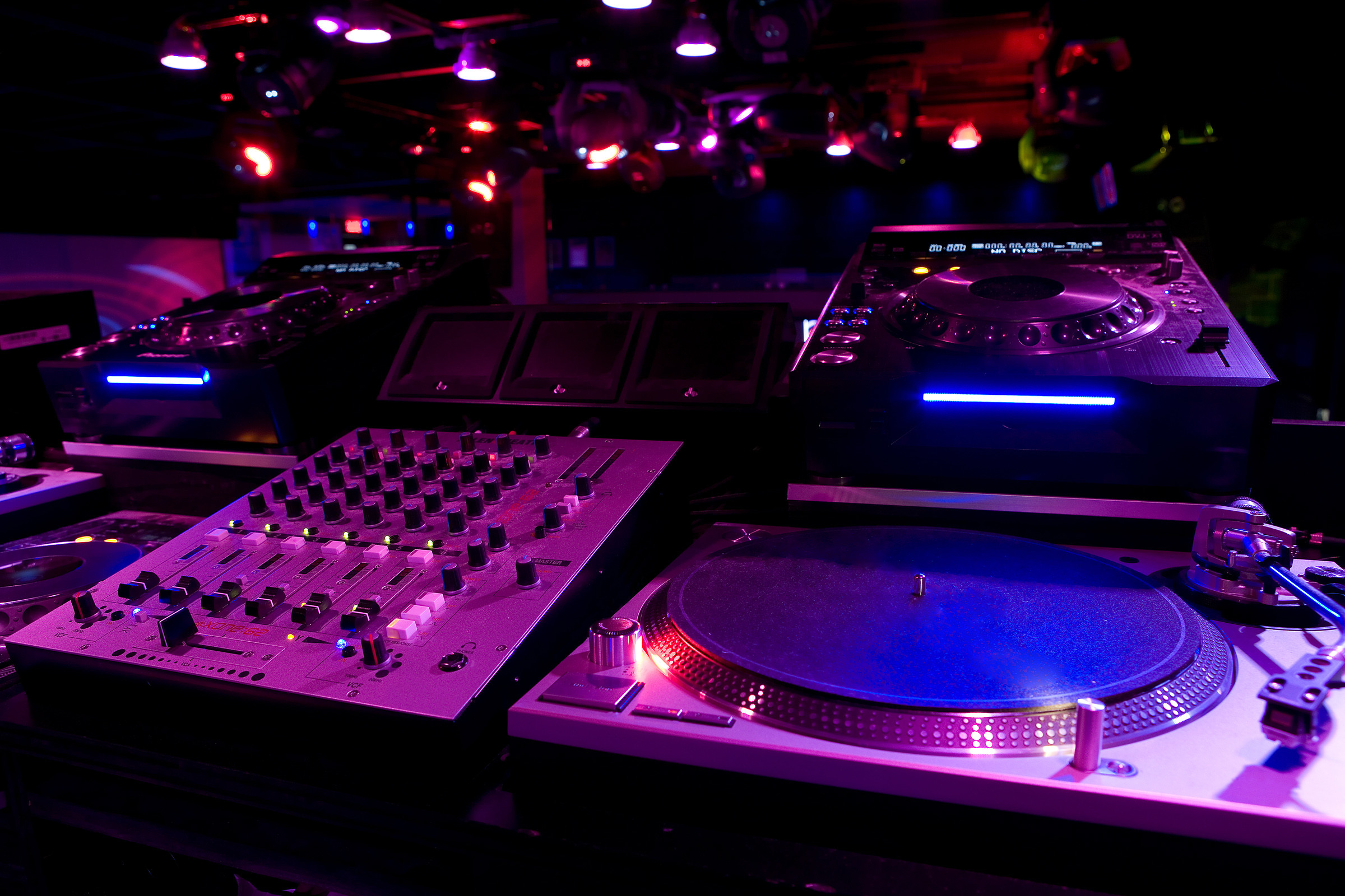 Console DJ, Giradischi, Discoteca, Viola, Full HD, sfondo Windows 11