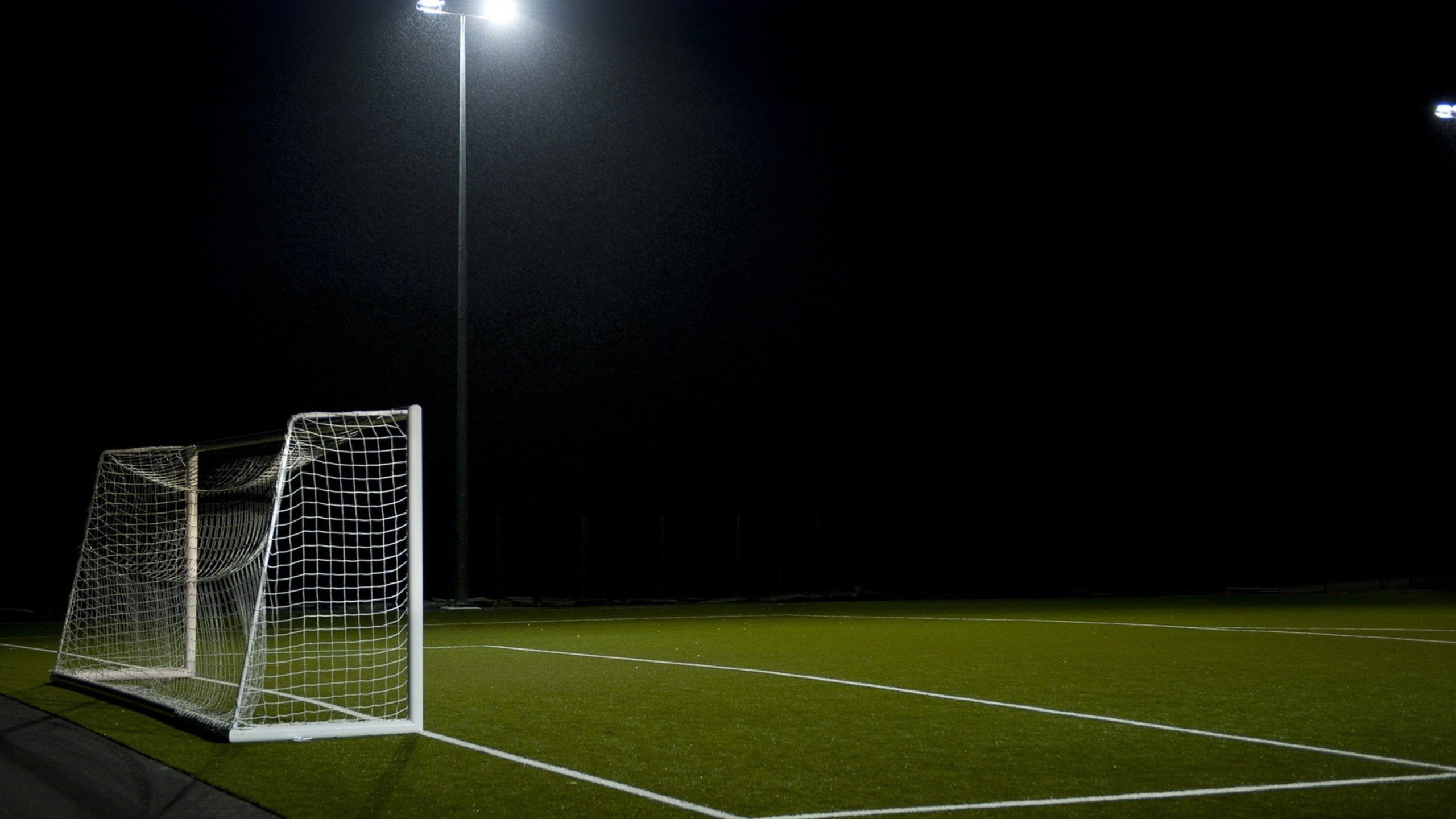 Porta da calcio, Notte, Riflettore, Campo, 2K, sfondo desktop