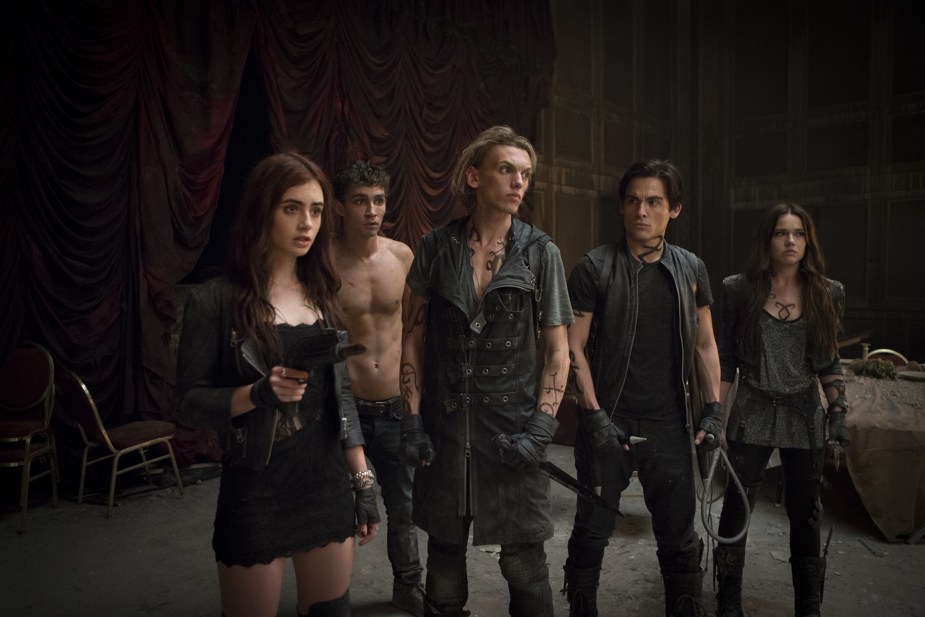 Shadowhunters: Città di ossa, Lily Collins, Jamie Campbell Bower, Kevin Zegers, Robert Sheehan, Jemima West, Cast, sfondo 2K