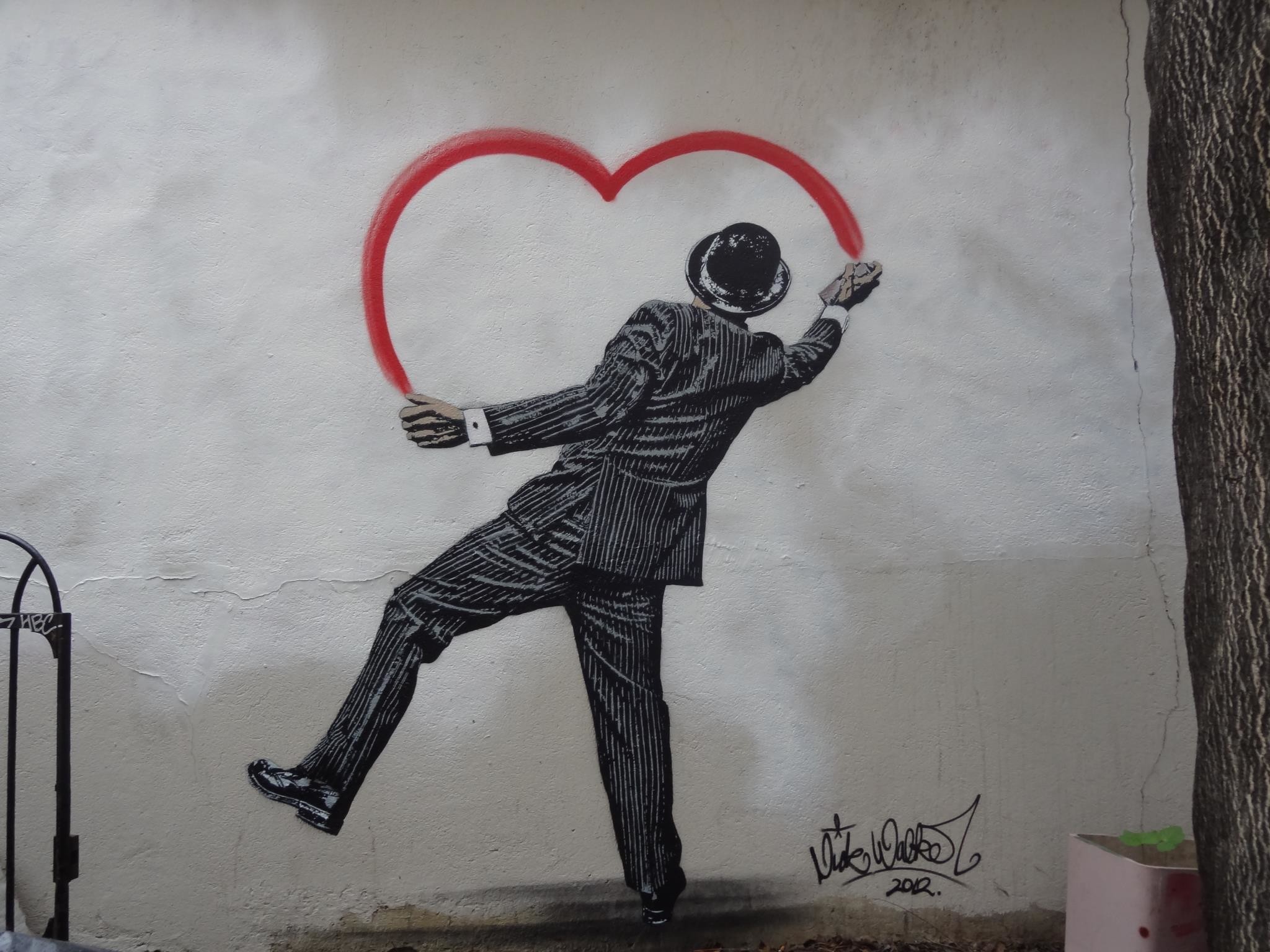 Cuore rosso, Uomo, Stencil, Muro bianco, Full HD, schermata di blocco iPad
