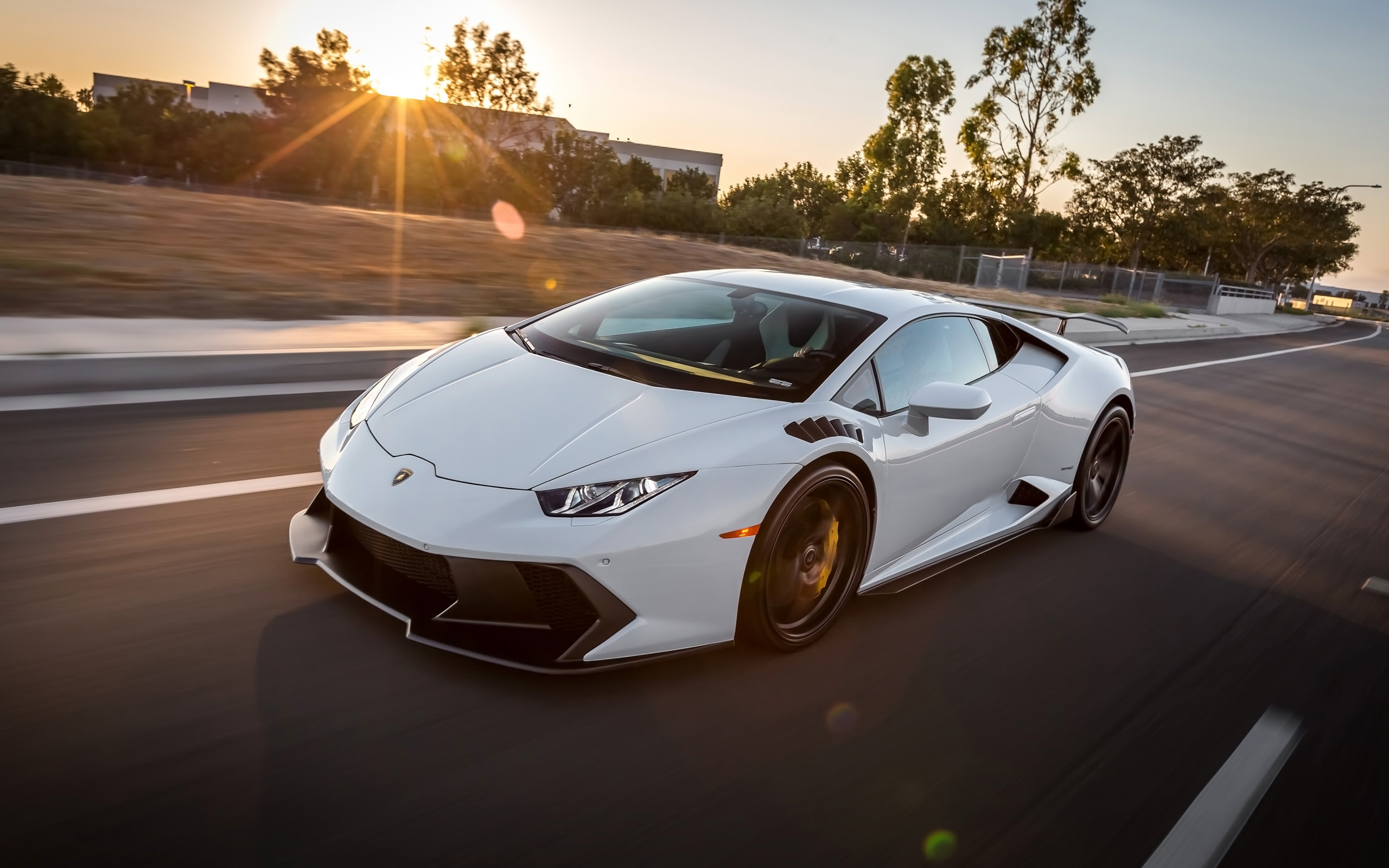 Lamborghini Huracán, Supercar, Bianco, Tramonto, Strada, 2K, sfondo per PC