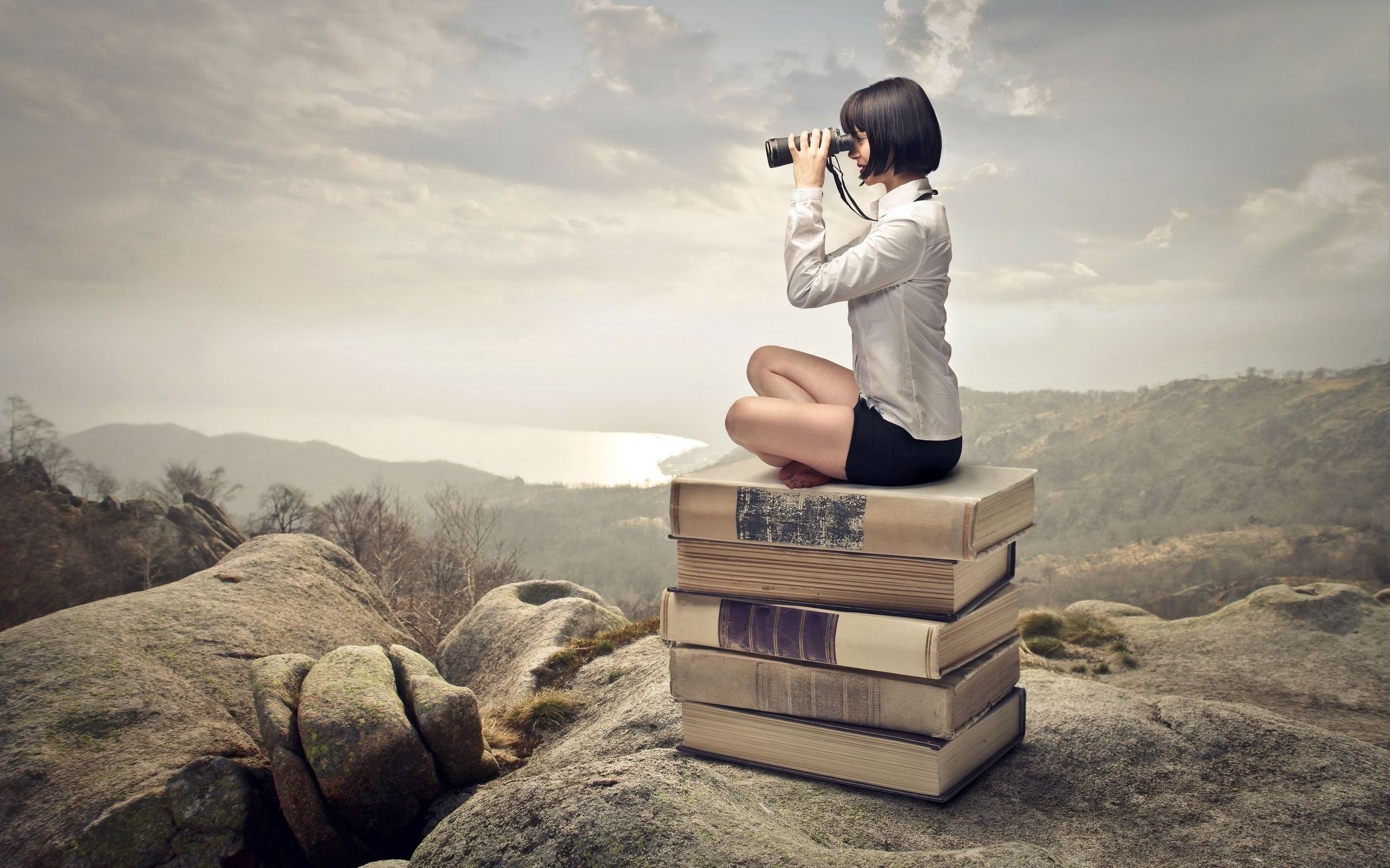 Pila di libri, Ragazza con binocolo, Fotomontaggio, Rocce, 2K, sfondo per PC