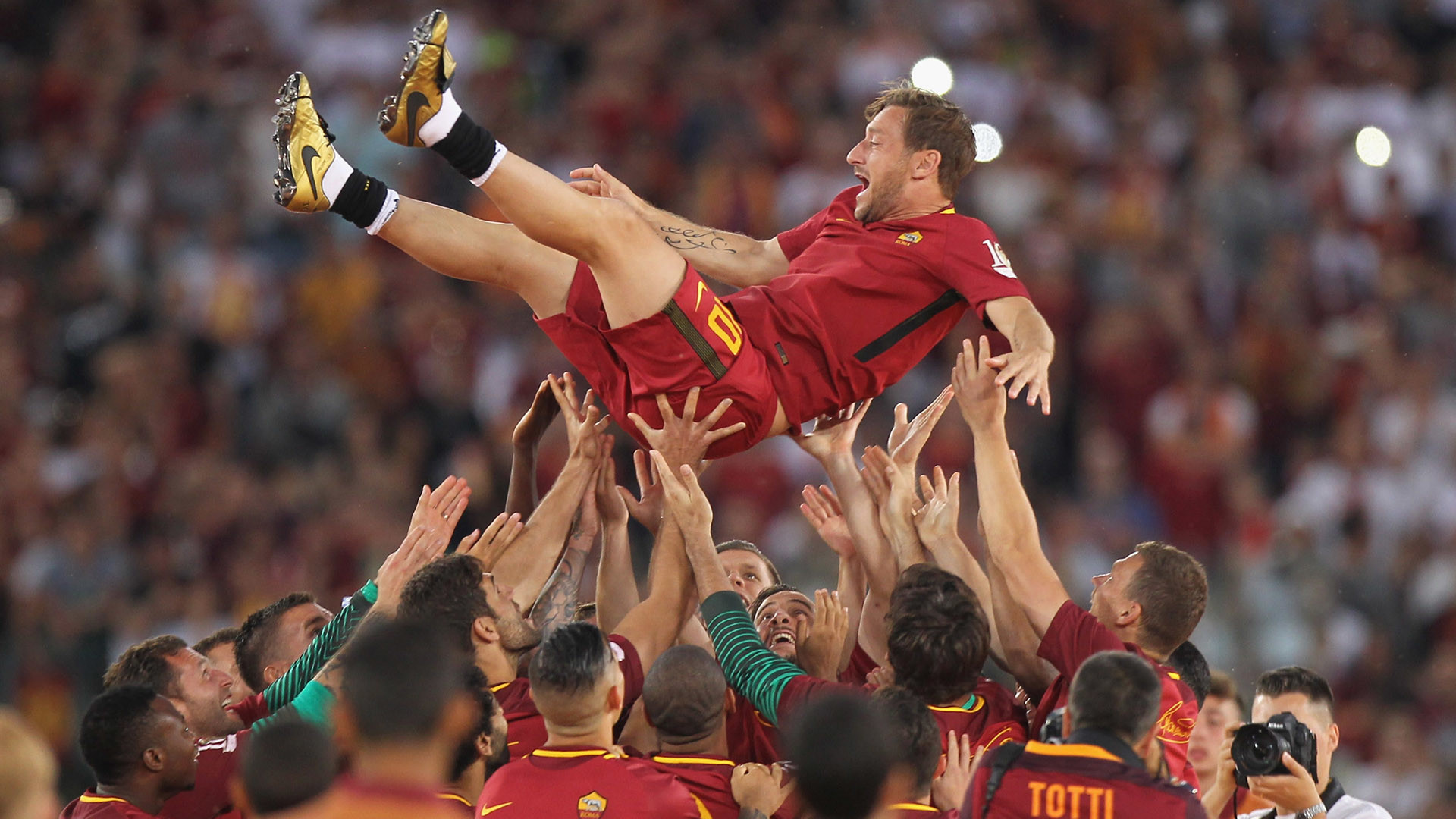 Francesco Totti, AS Roma, Lancio in aria, Festa, Compagni di squadra, sfondo desktop 1920x1080