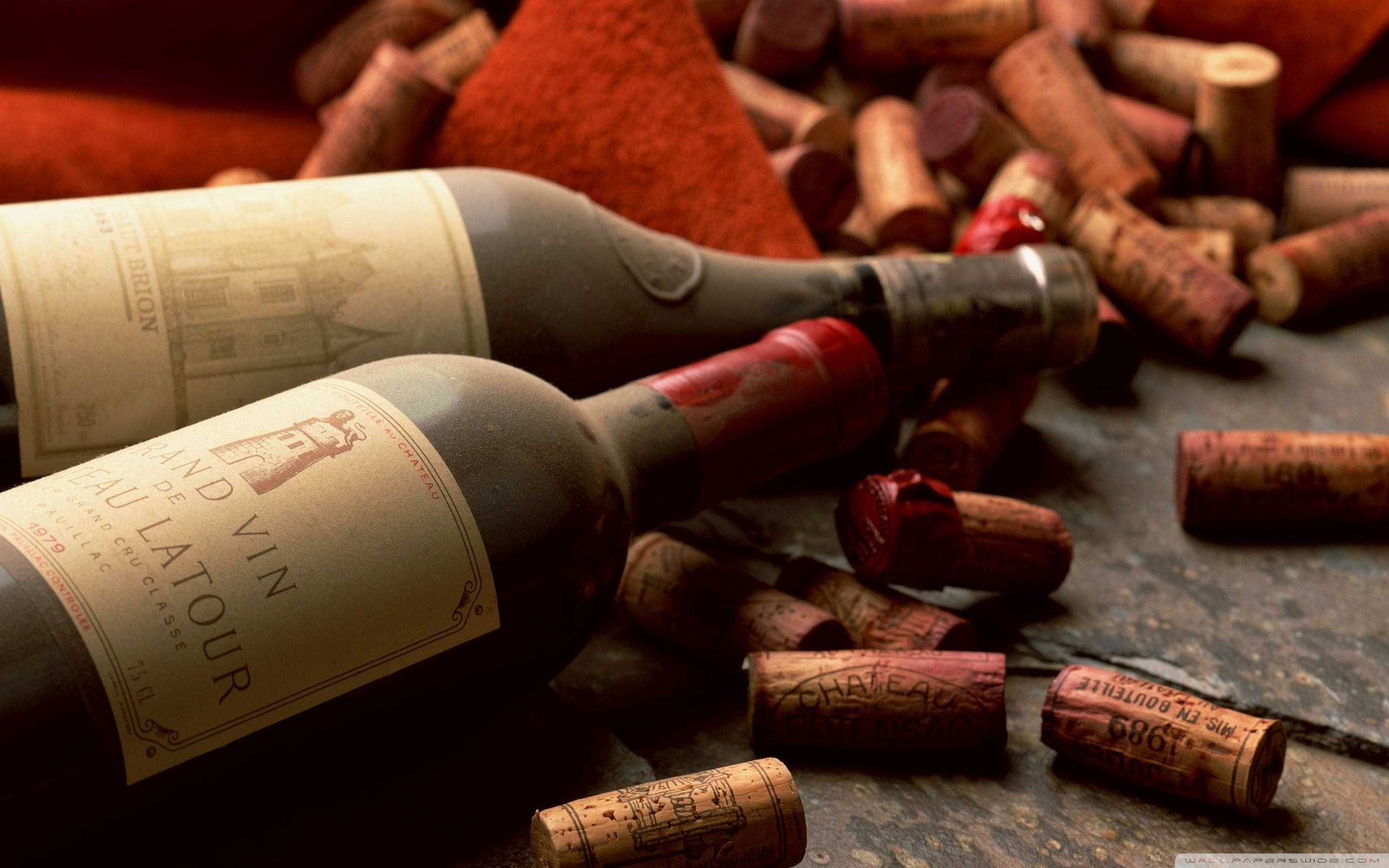 Bottiglie di vino, Tappi di sughero, Etichetta, Cantina, 2560x1600, sfondo per PC