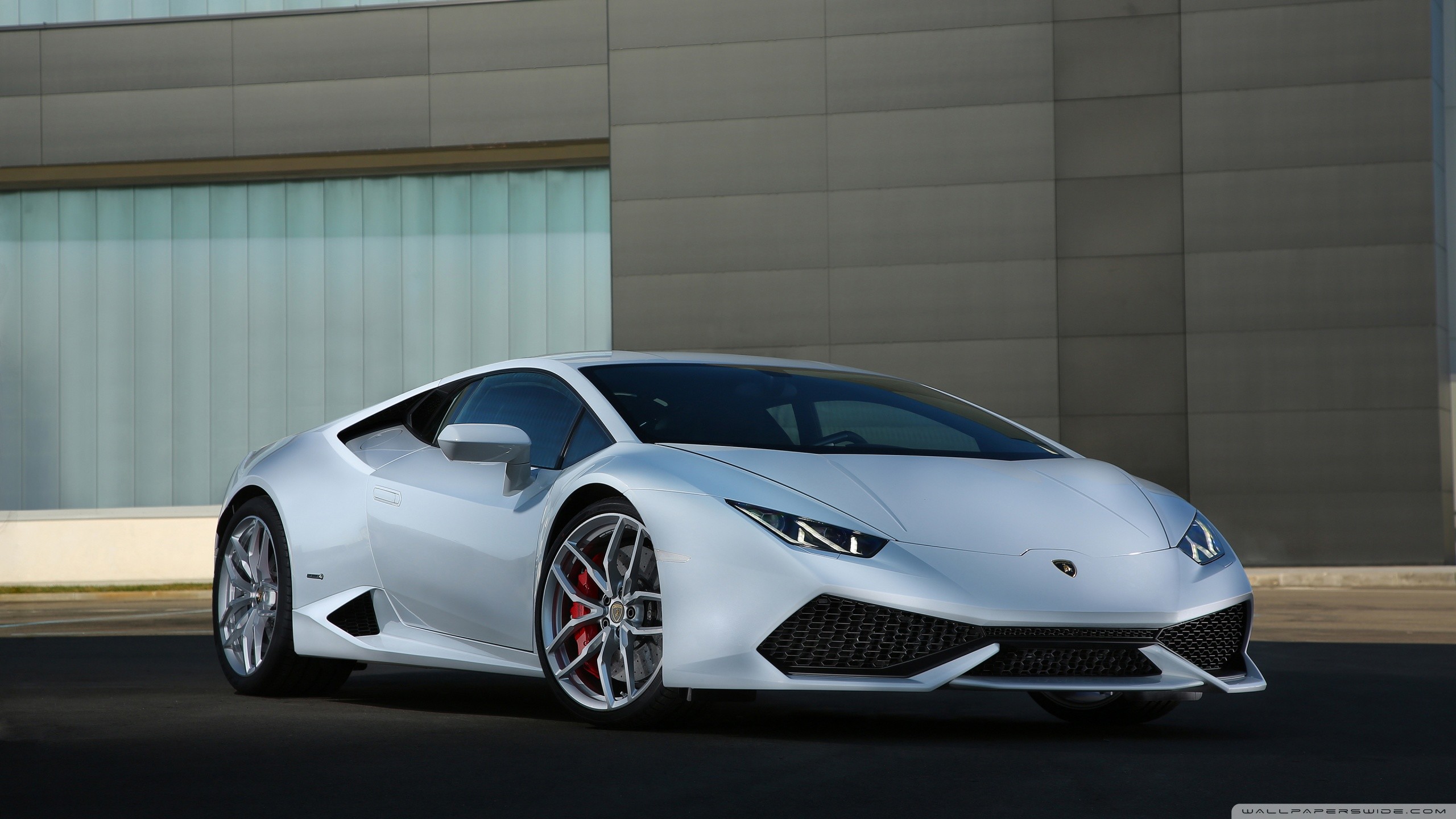Lamborghini Huracán LP 610-4, Bianco, Supercar, Edificio, 16:9 2K, sfondo widescreen