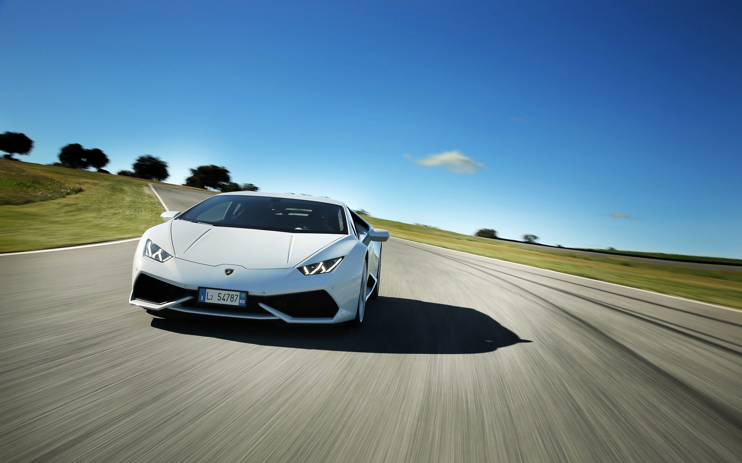 Lamborghini Huracán LP 610-4, Bianco, Pista, Cielo azzurro, 2560x1600, sfondo per PC