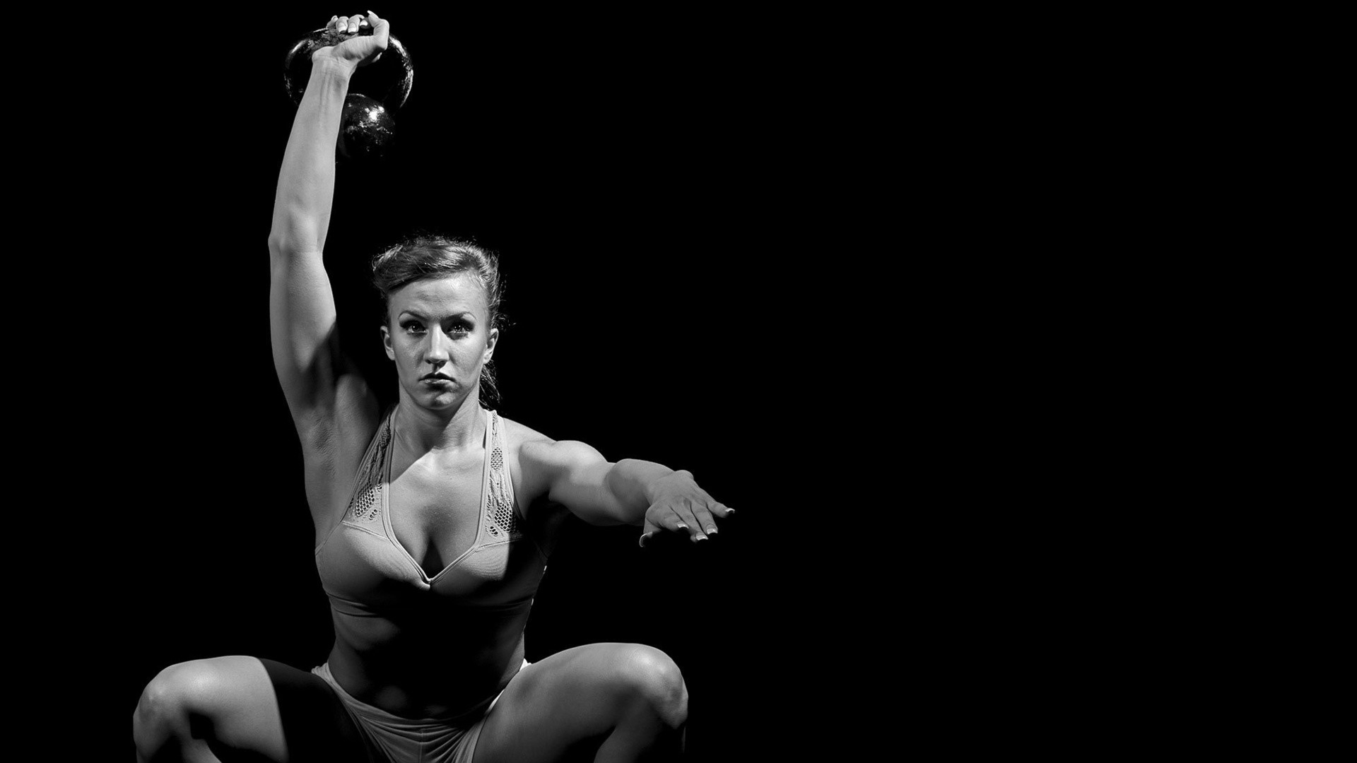 Kettlebell, Atleta, Squat, Sfondo nero, Full HD, wallpaper per PC