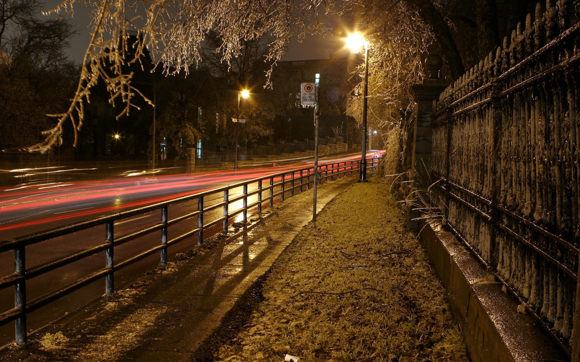 Viale notturno, Lampioni, Recinzione, Scie luminose, 1920x1200, sfondo per PC