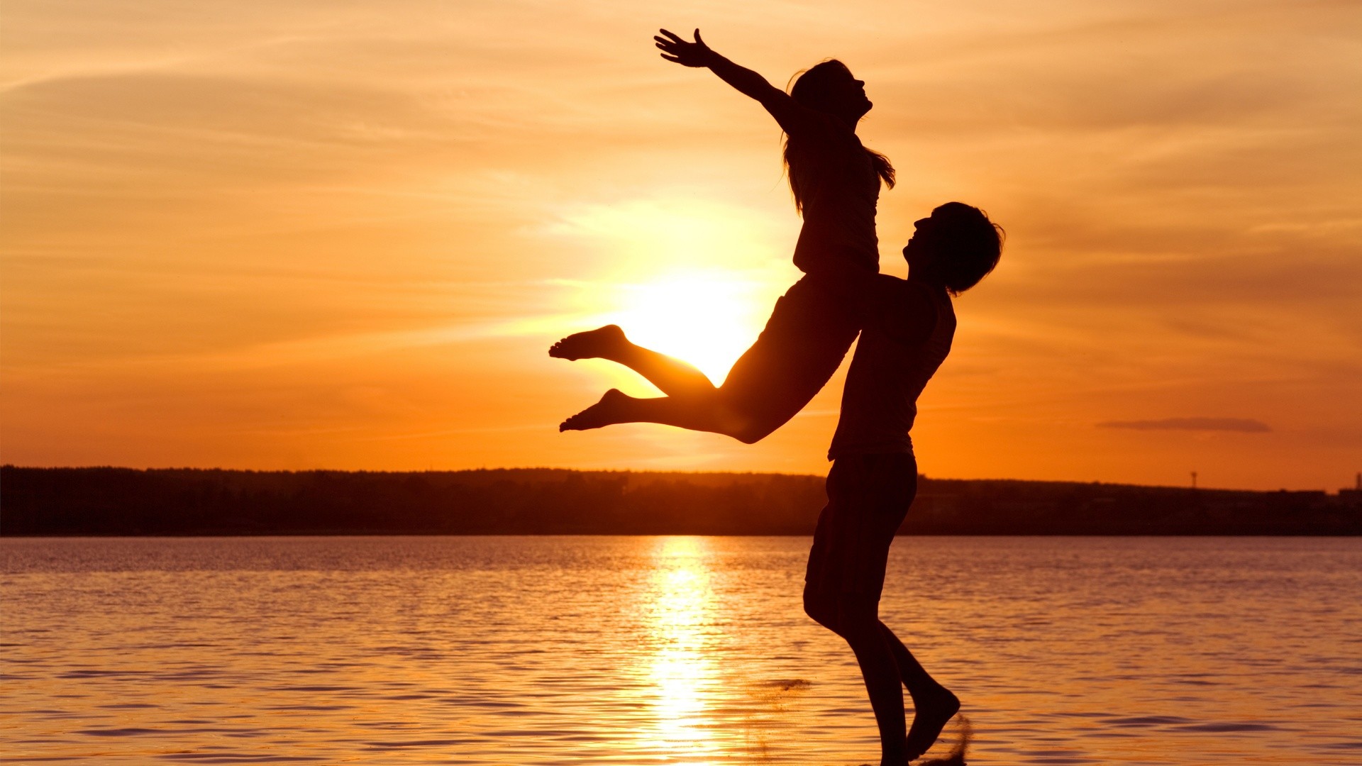 Coppia, Salto, Silhouette, Tramonto, Lago, Full HD 1080p, sfondo desktop