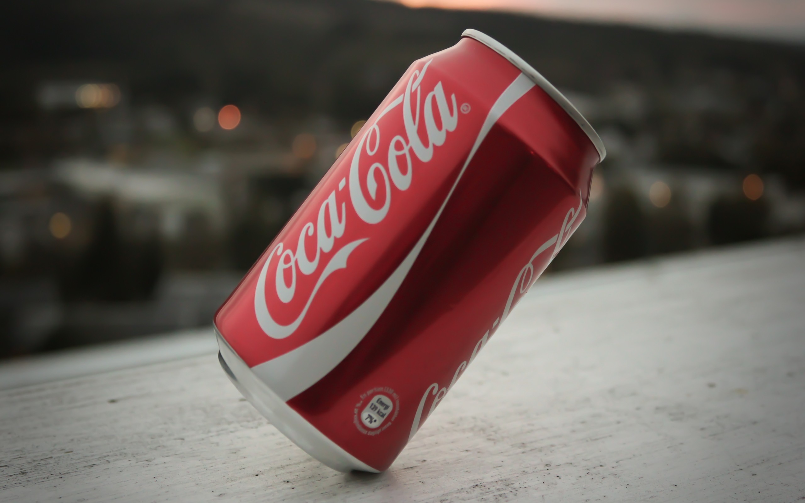 Coca-Cola, Lattina, Bokeh, Sera, 2K 1600p, sfondo desktop