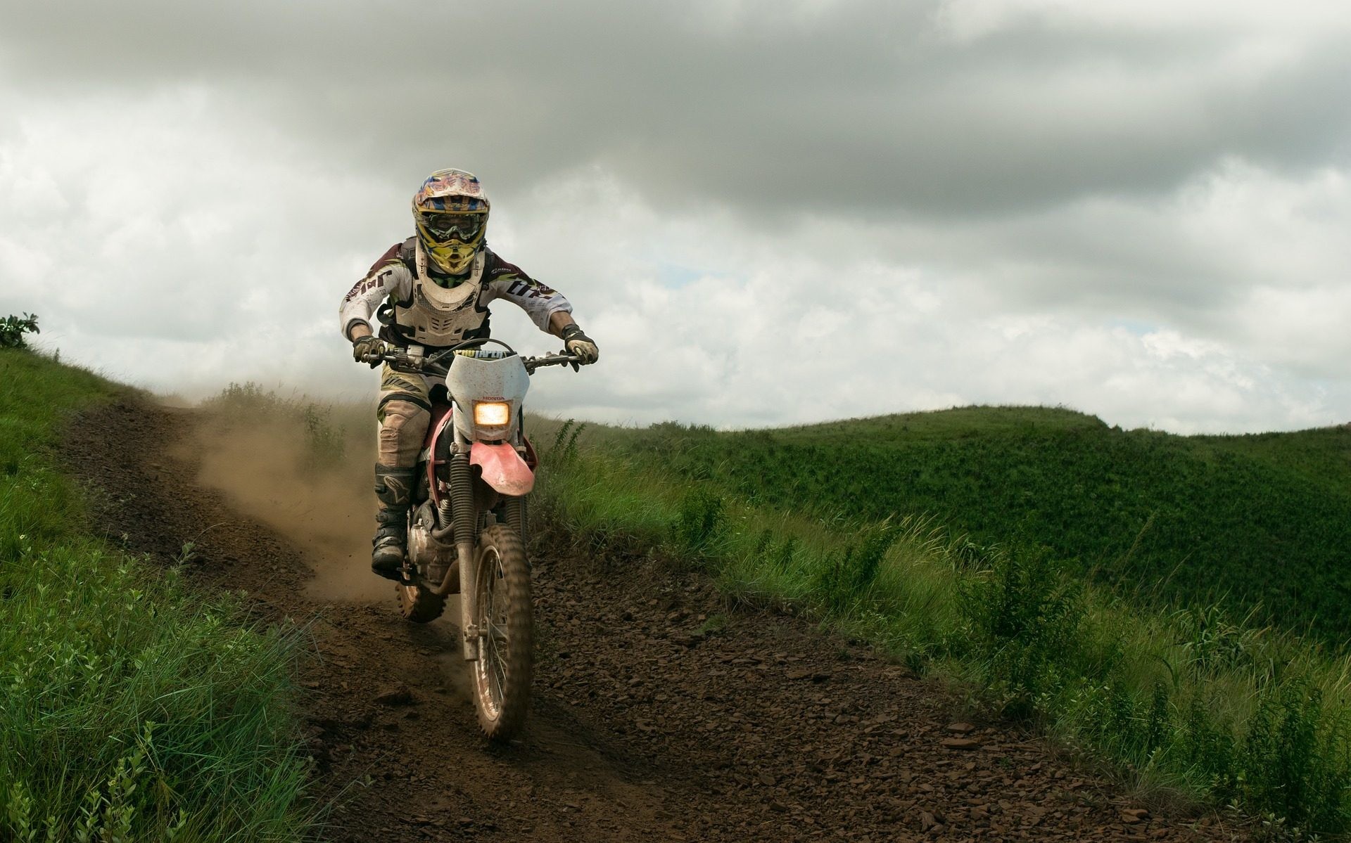 Enduro, Sentiero, Prato, Nuvole, 16:10 Full HD, wallpaper widescreen