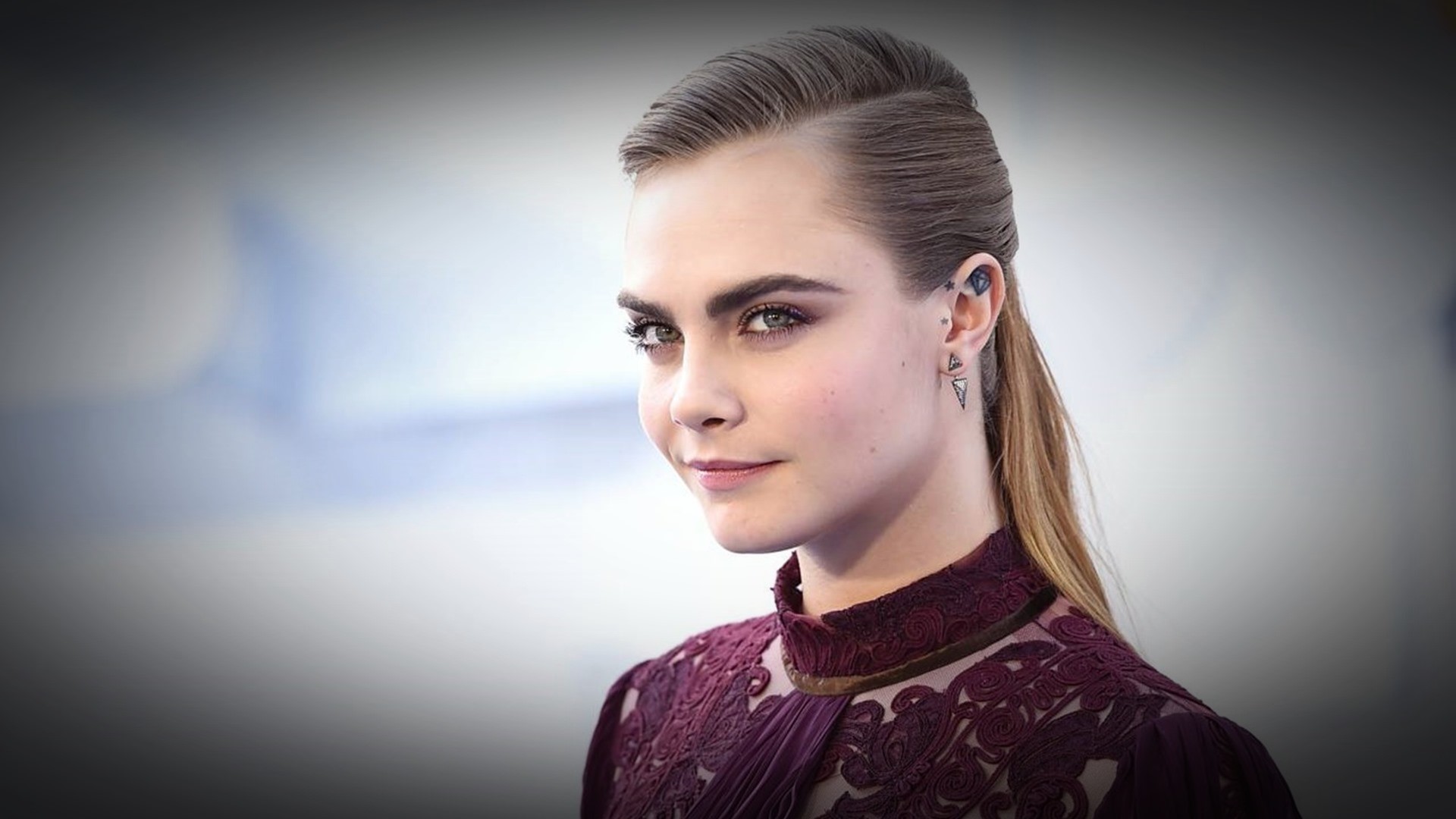 Cara Delevingne, Capelli raccolti, Ritratto, Abito bordeaux, Full HD, sfondo per PC