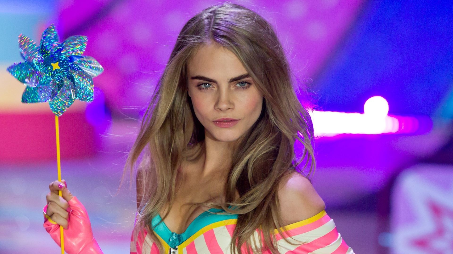 Cara Delevingne, Victoria's Secret, Girandola, Sfilata, Full HD, sfondo Windows 11
