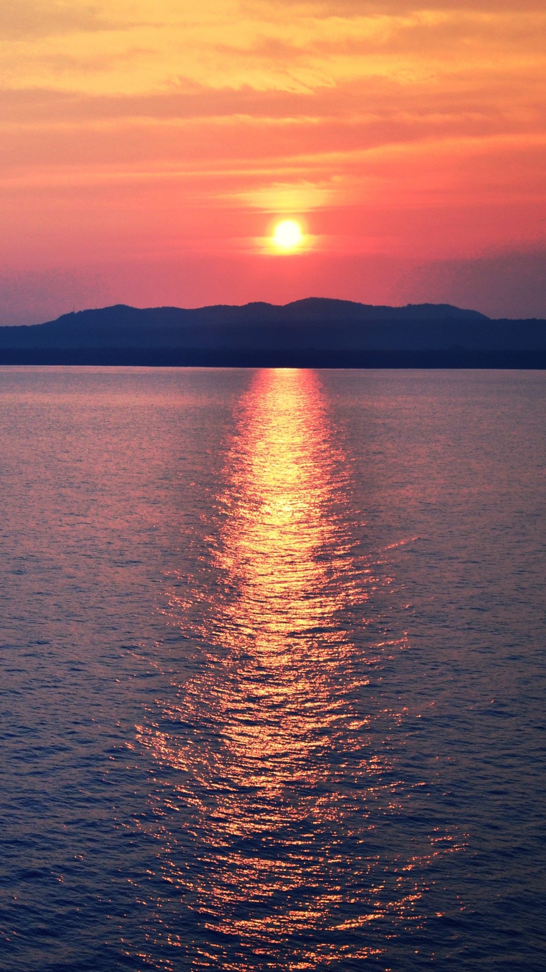 Tramonto sul mare, Sole, Riflesso, Montagne, Rosa, Full HD, sfondo per iPhone e Android