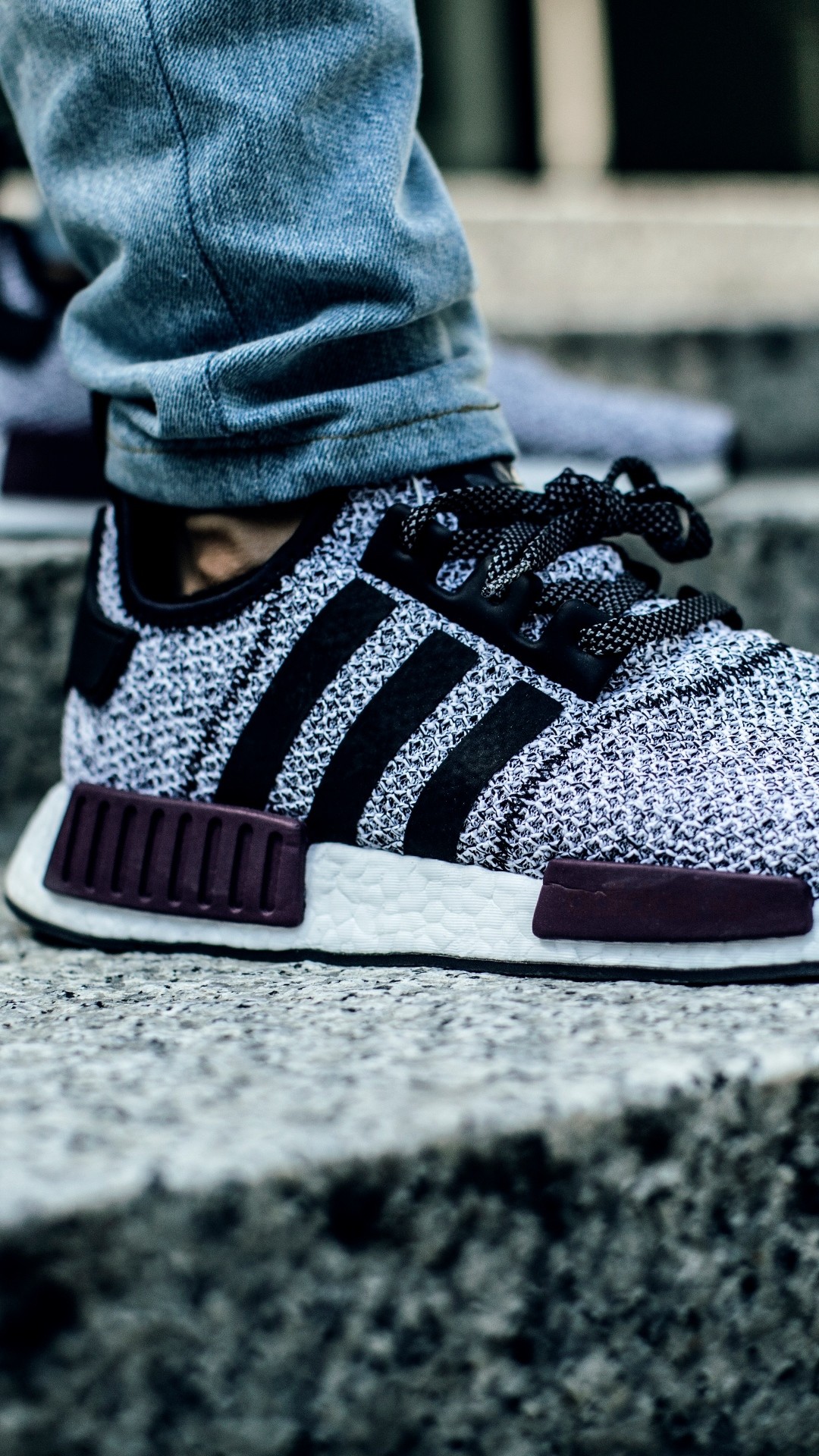 Adidas NMD R1, Sneakers, Primo piano, Full HD, sfondo verticale per cellulare
