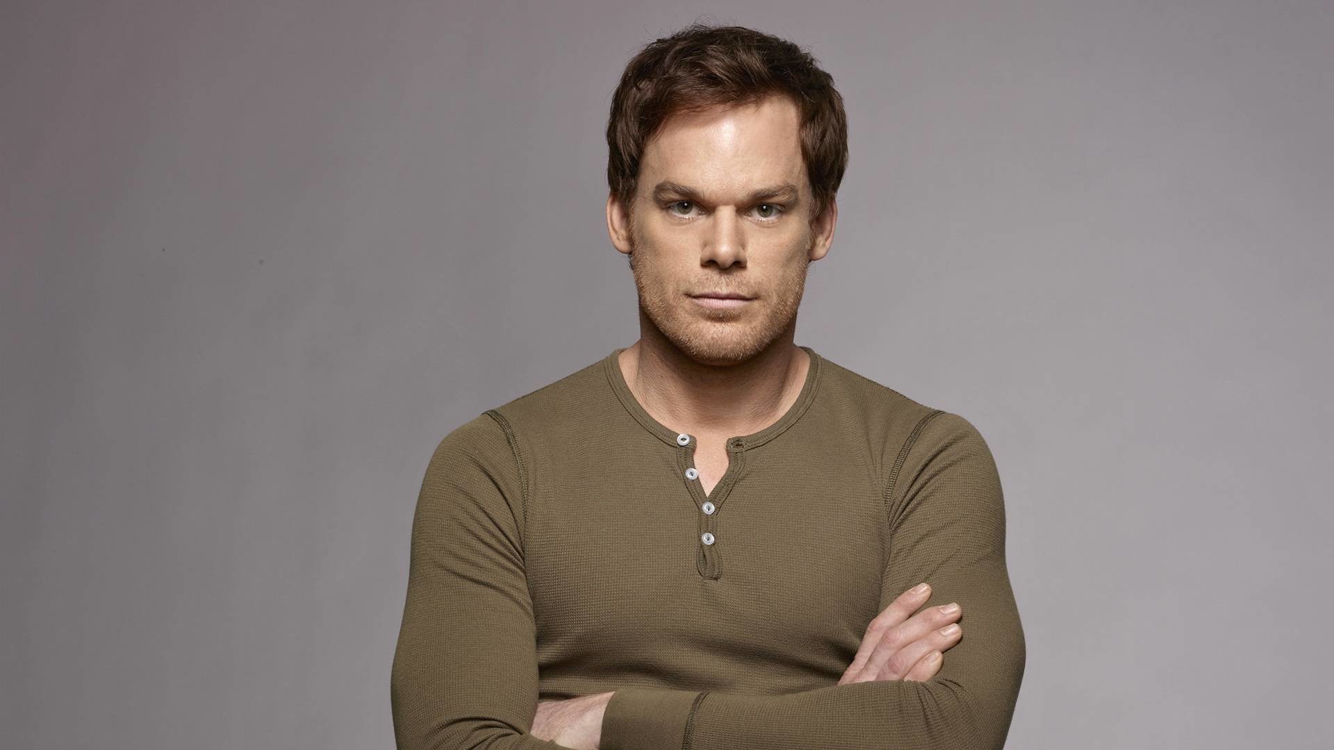 Dexter Morgan, Michael C. Hall, Dexter, Braccia incrociate, Grigio, sfondo 1920x1080 per PC