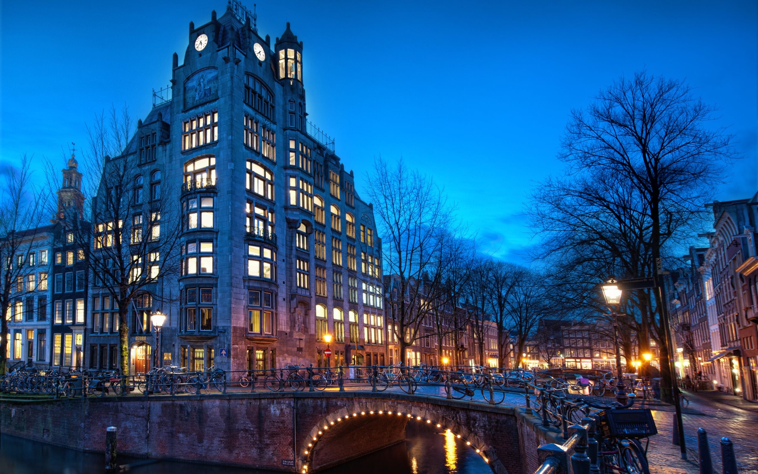 Amsterdam, Scheepvaarthuis, Architettura, Ora blu, Ponte, 2560x1600, sfondo per PC