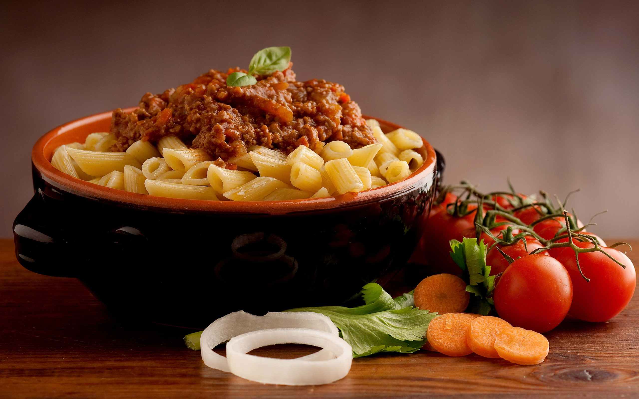 Pasta al ragù, Pomodorini, Cipolla, Cucina italiana, 2560x1600, sfondo per PC