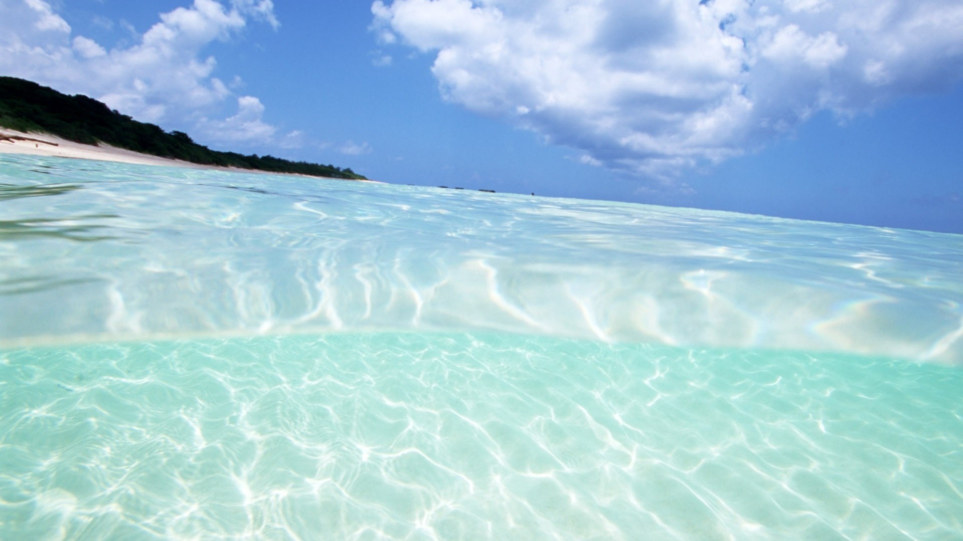 Mare cristallino, Acqua turchese, Spiaggia, Nuvole, Cielo azzurro, sfondo 16:9 Full HD