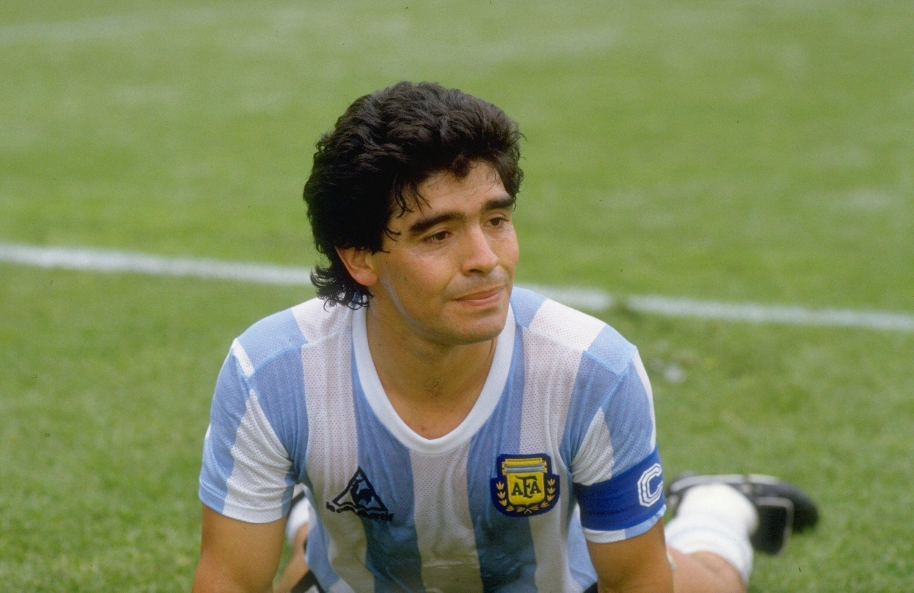 Diego Armando Maradona, Nazionale argentina, Prato, Ritratto, 2K, sfondo Windows 11