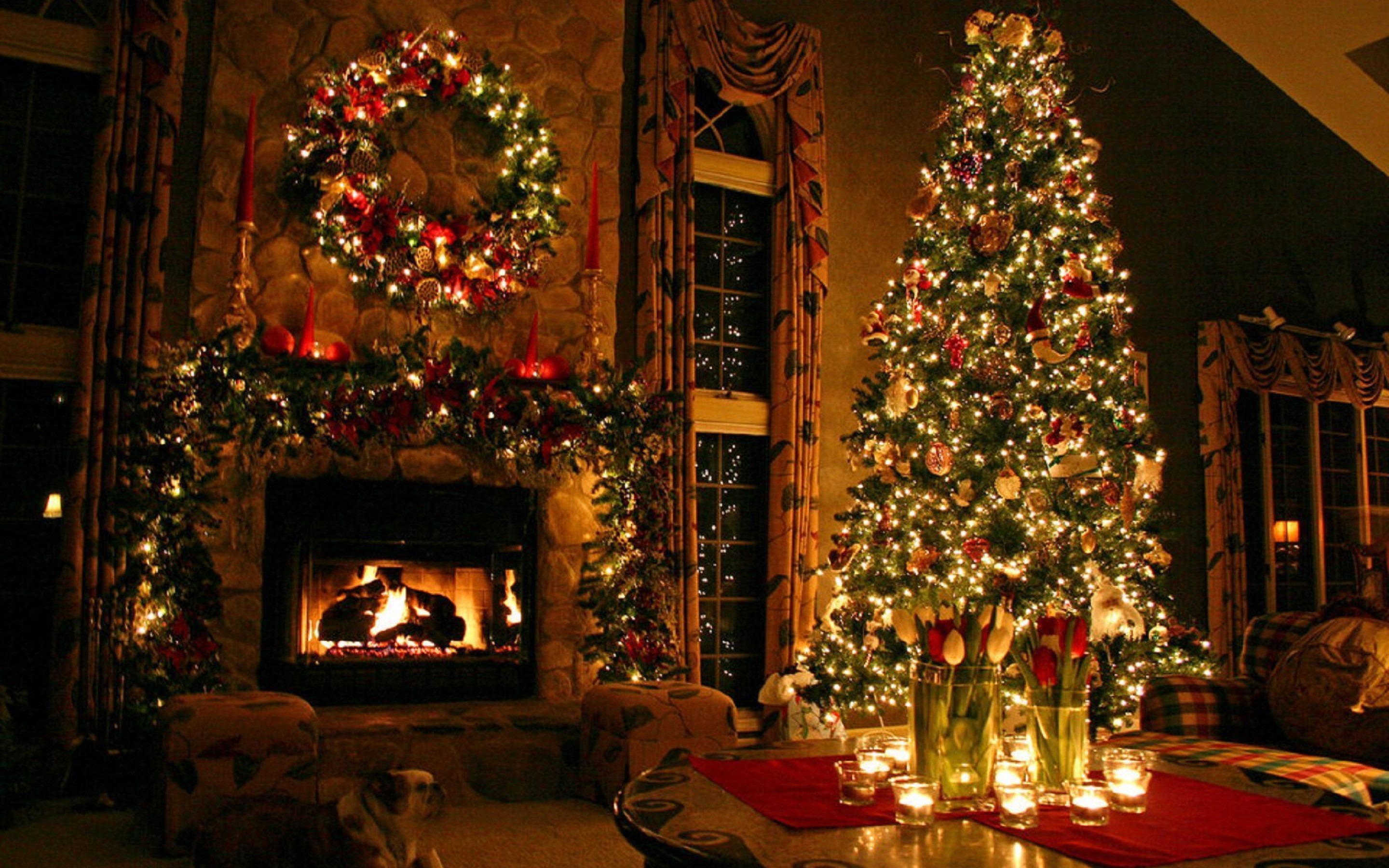 Albero di Natale, Camino, Ghirlanda, Soggiorno, Atmosfera calda, sfondo 2K per computer