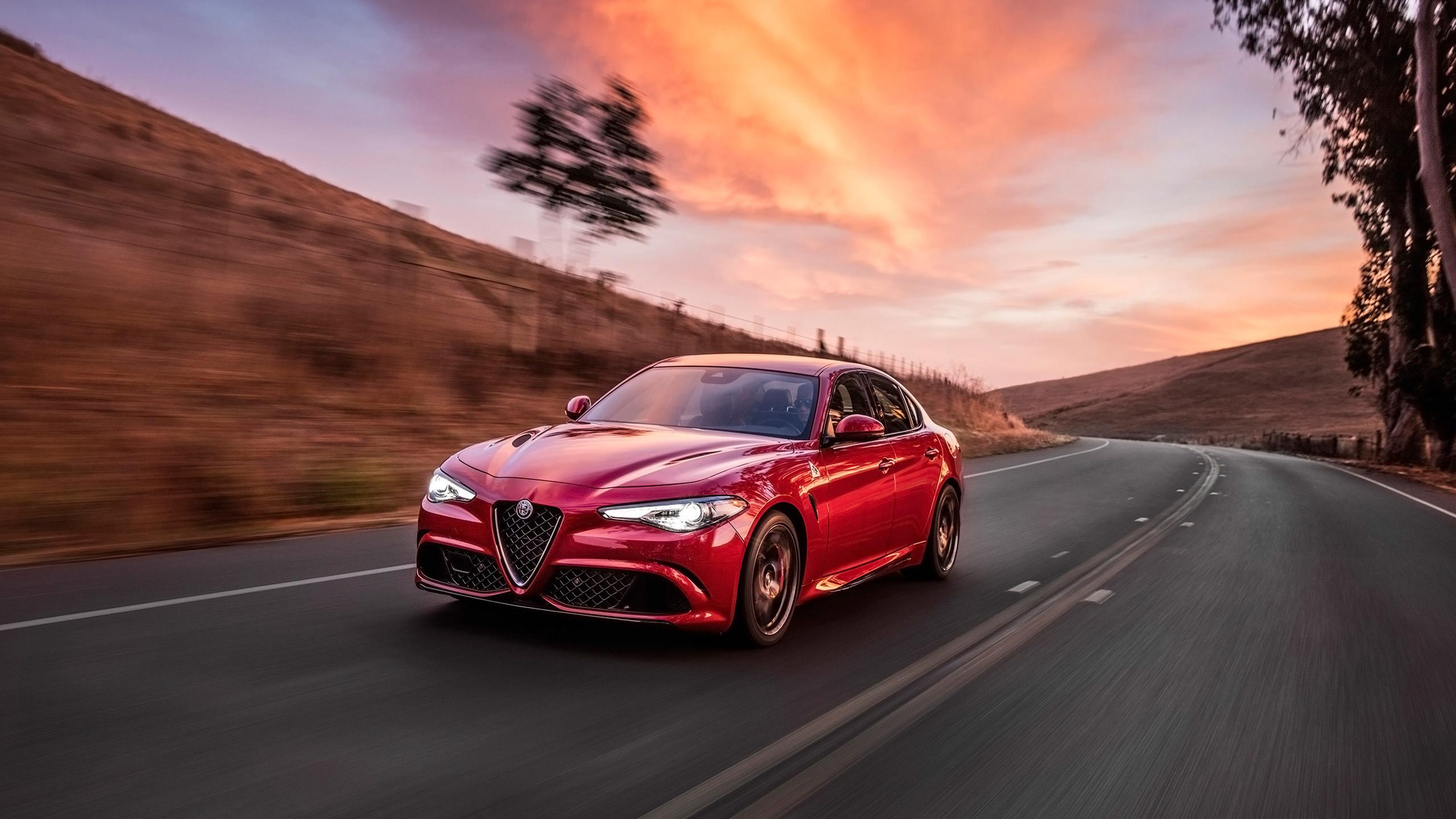 Alfa Romeo Giulia Quadrifoglio, Rosso, Strada, Tramonto, 2K, wallpaper desktop