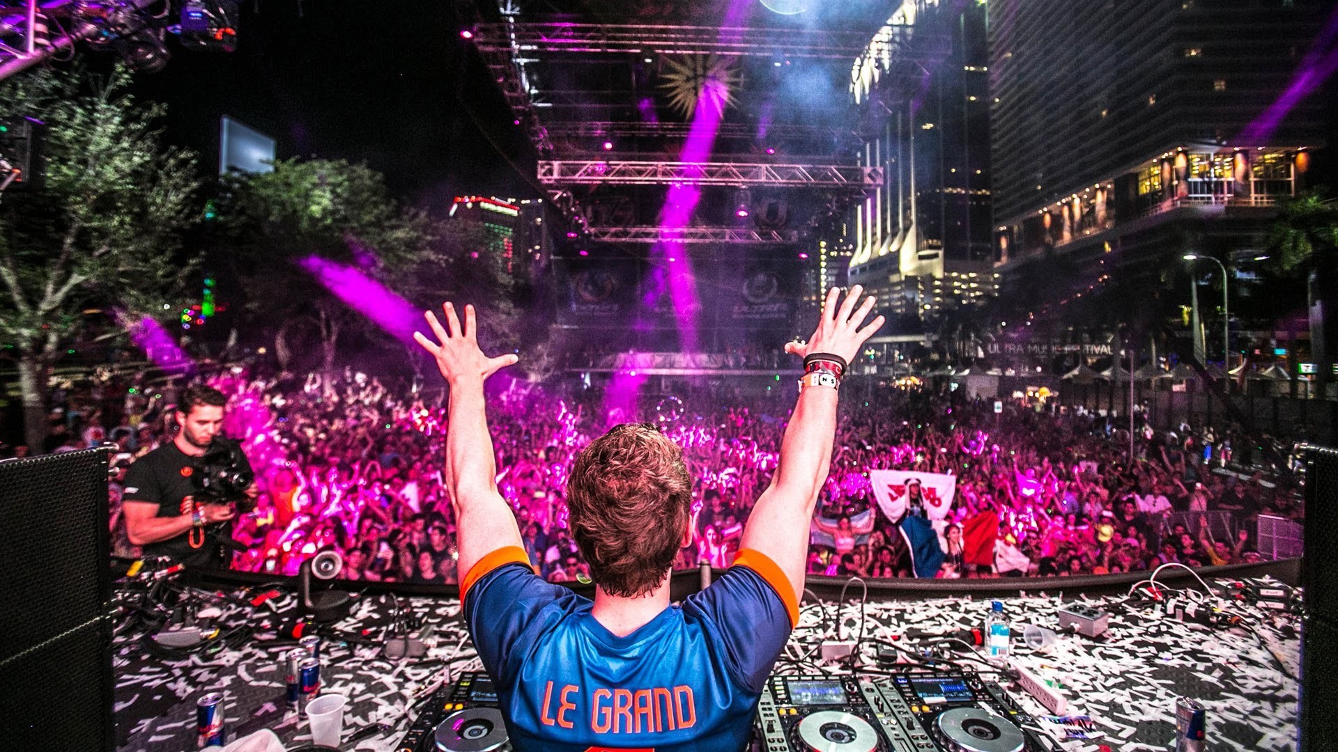 Tomorrowland, DJ, Folla, Luci viola, 1920x1080, wallpaper desktop