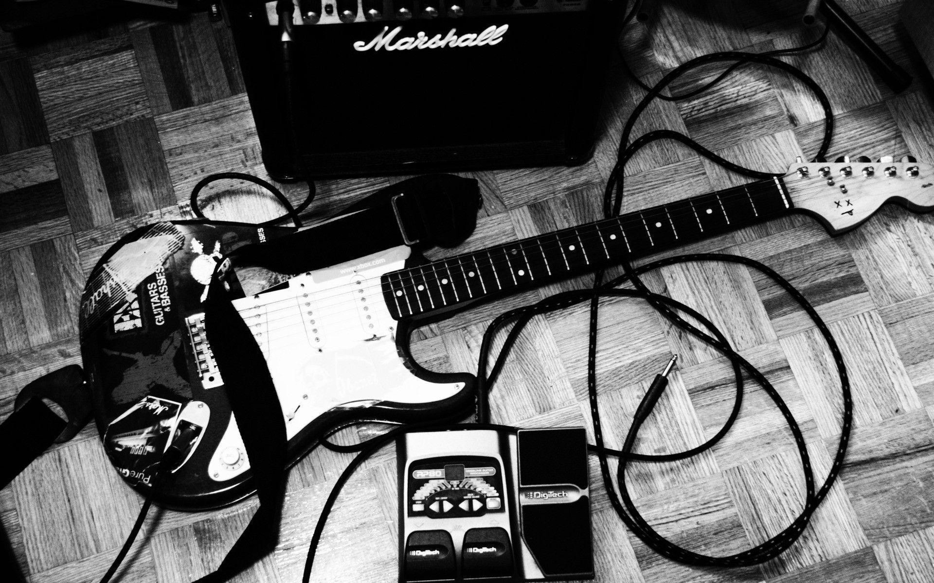 Fender Stratocaster, Amplificatore Marshall, Cavi, Pedale, Bianco e nero, sfondo Full HD per portatile