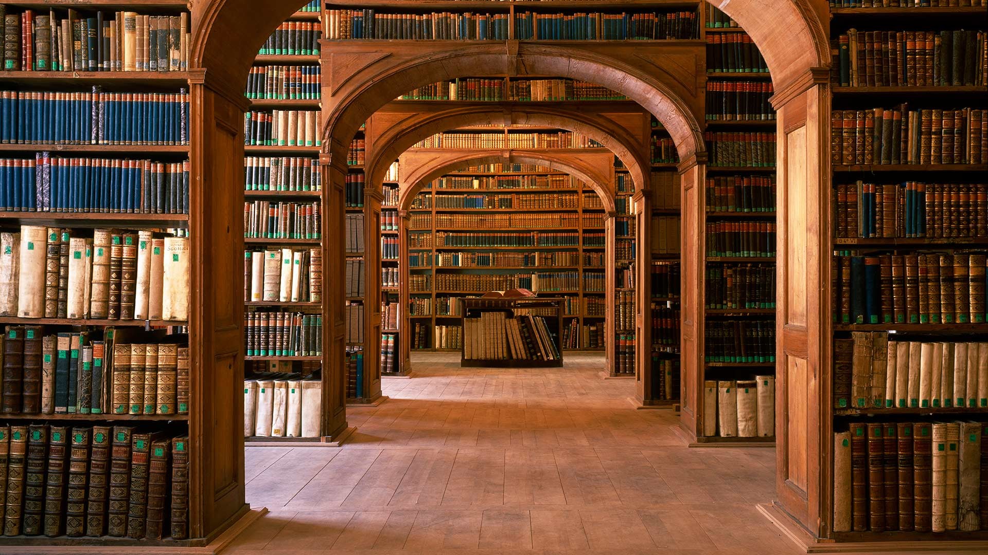 Biblioteca, Archi in legno, Scaffali, Libri antichi, Full HD, wallpaper per portatile