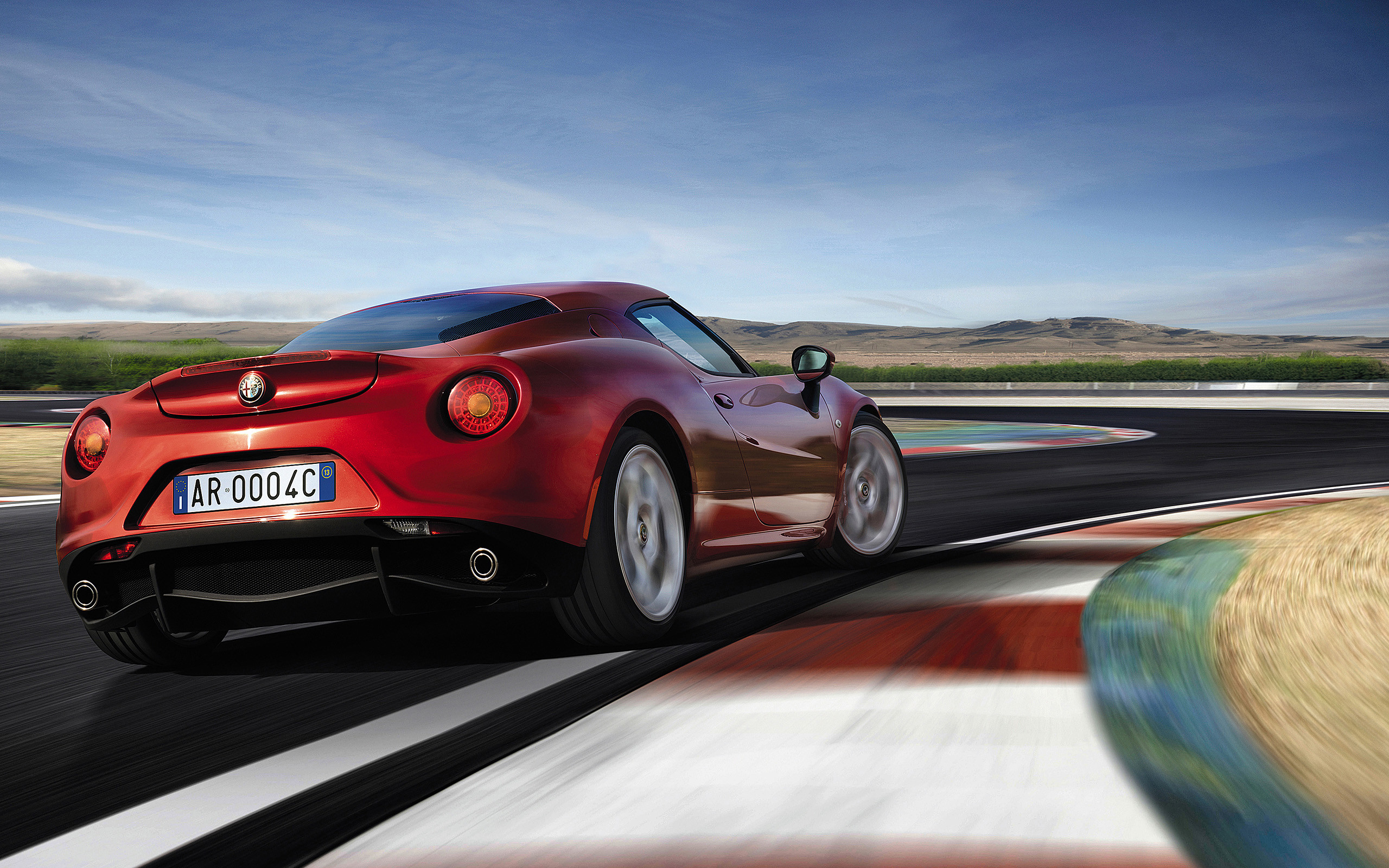 Alfa Romeo 4C, Rosso, Pista, Vista posteriore, 2K, sfondo desktop
