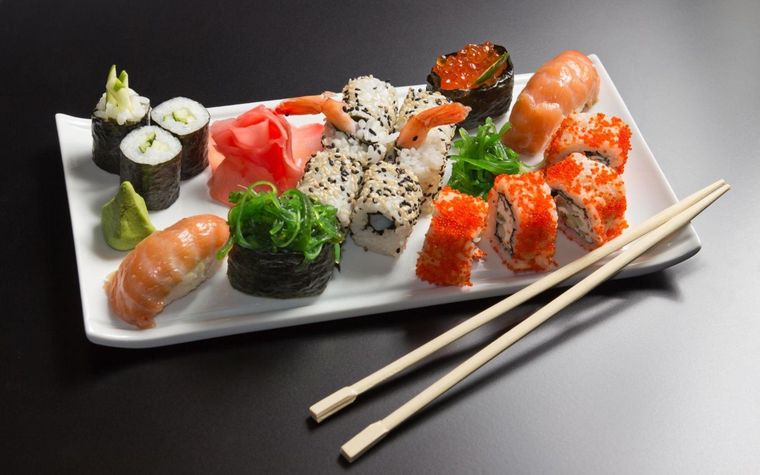 Sushi misto, Nigiri, Maki, Bacchette, Cucina giapponese, 2560x1600, sfondo MacBook Pro