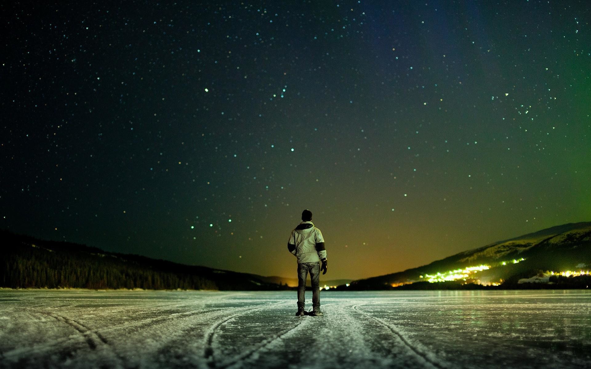 Uomo, Lago ghiacciato, Cielo stellato, Notte, Inverno, Full HD, sfondo per PC